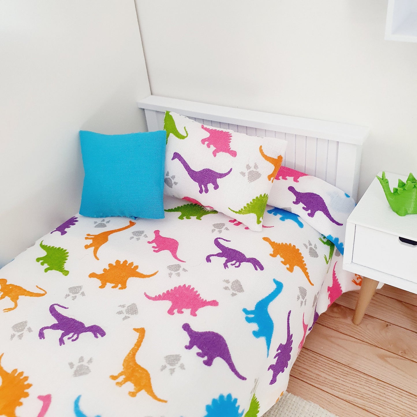 Dolls House Single Bedding Set – Colourful Dinosaur Design – 1:12 Scale
