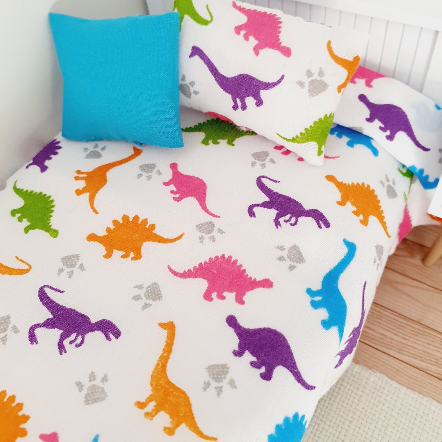 Dolls House Single Bedding Set – Colourful Dinosaur Design – 1:12 Scale