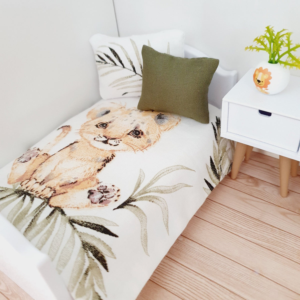 Dolls House Junior Bedding Set – Lovely Lion Cub Design, Handmade in England, 1:12 Scale