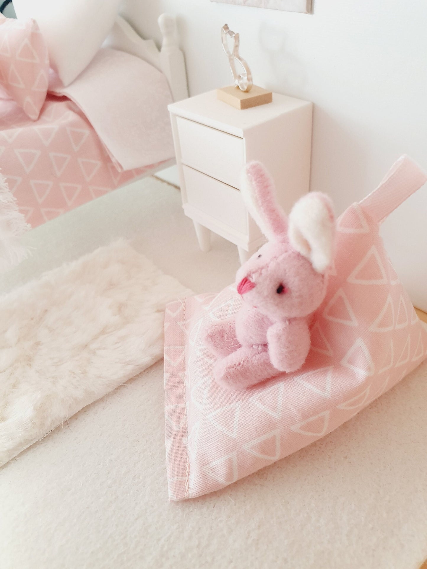 Dolls house Pink Geometric Design | Bean Bag Chair | 1:12 Scale, Miniature bean bag