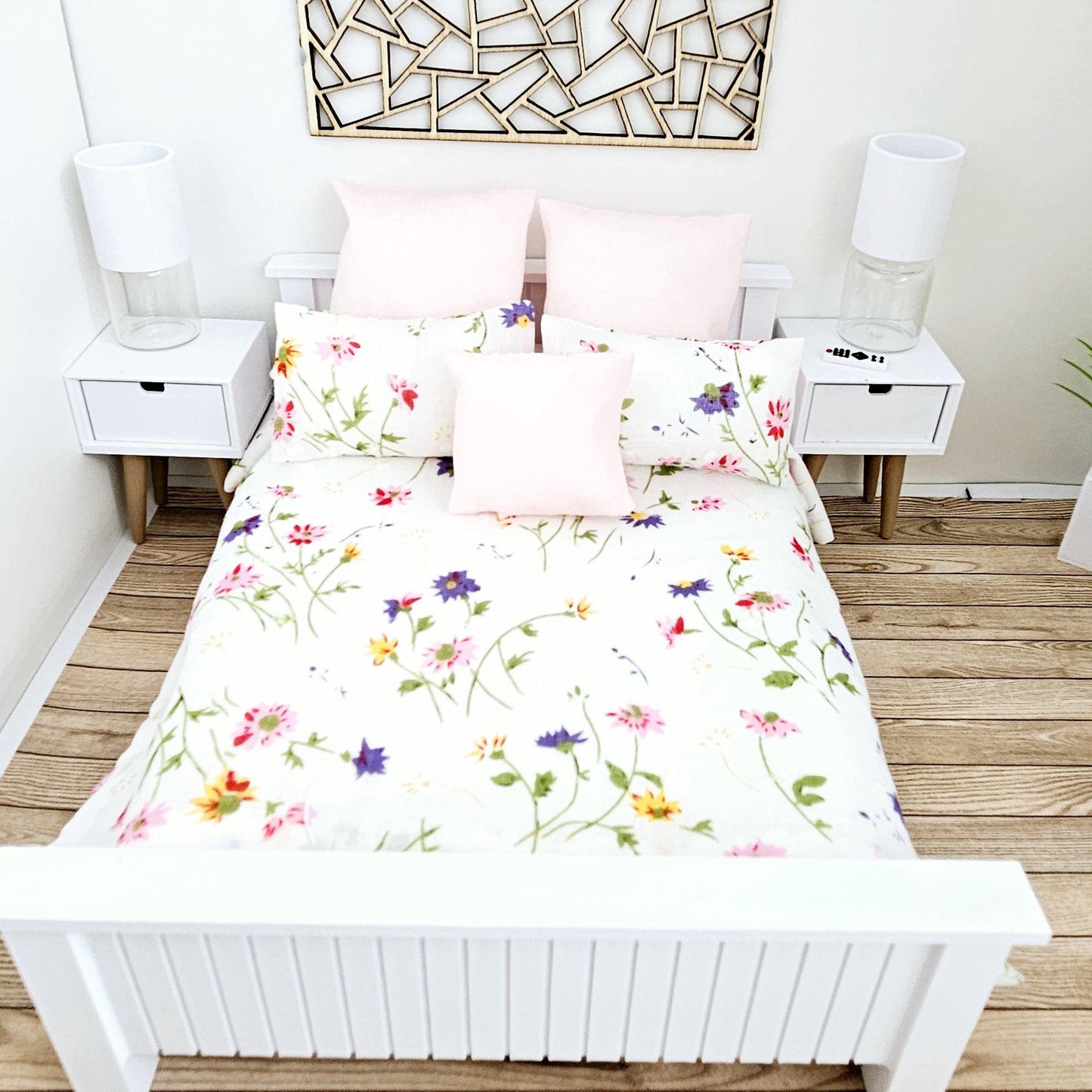 Dolls house Pretty Floral Design double bedding set, 6 piece set, 12th scale, miniature bedding (BD26)