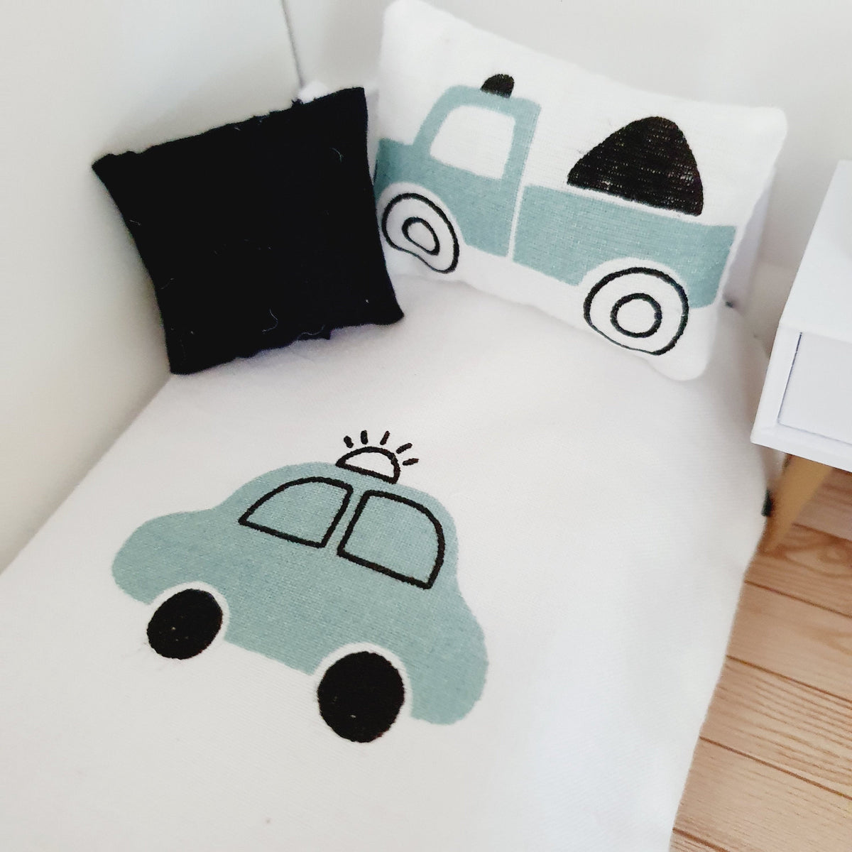 Dolls House Single Car Bedding Set – 3-Piece, 1:12 Scale, Miniature Bedding