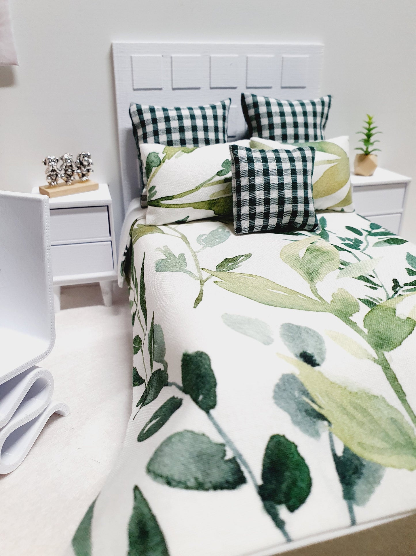 Dolls house Green & White Leaf Design double bedding set, 6 piece set, 12th scale, miniature bedding