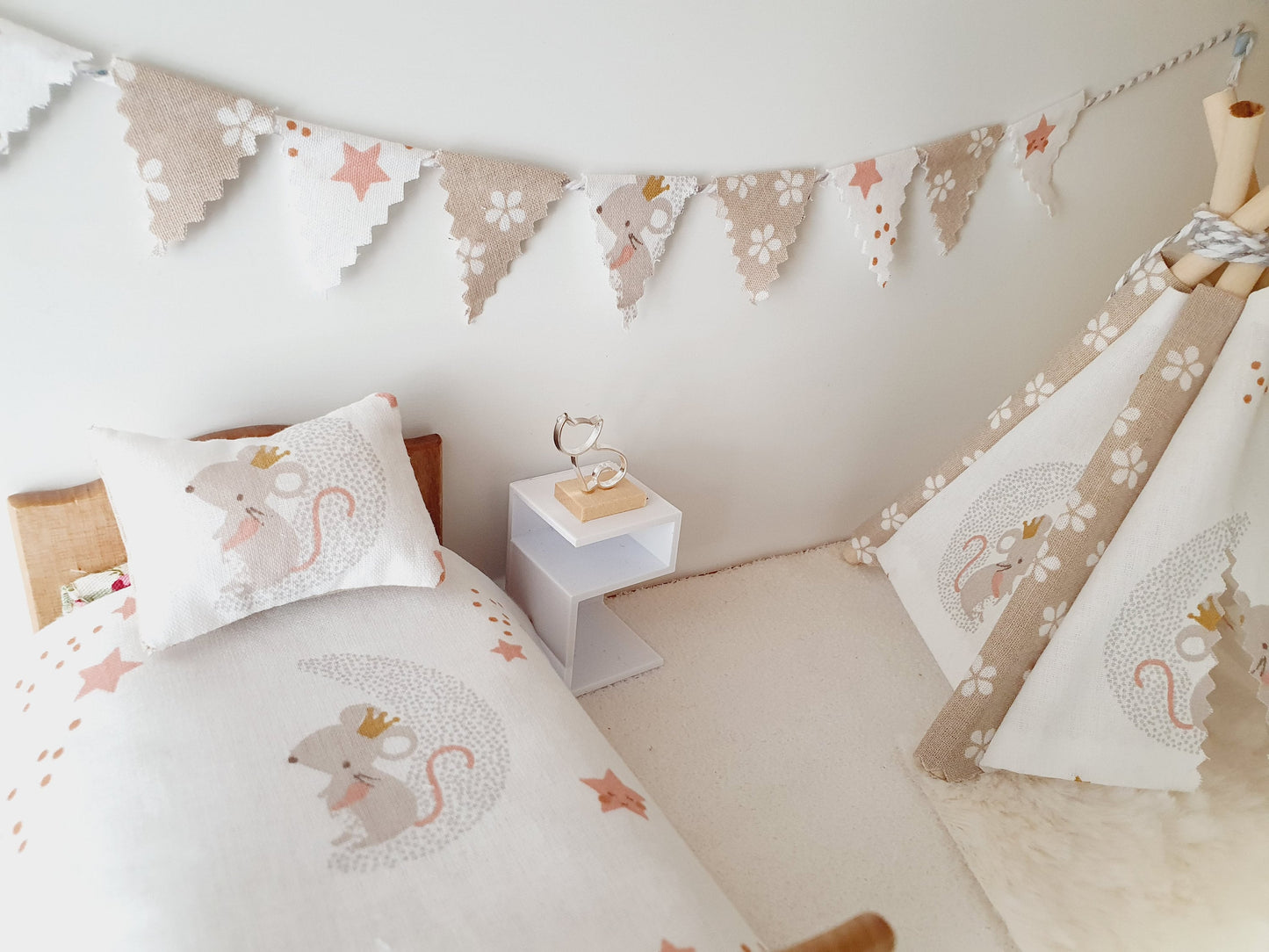 Dolls house Junior Cute Mouse bedding, 12th scale bedding, miniature bed set (Junior Bed)