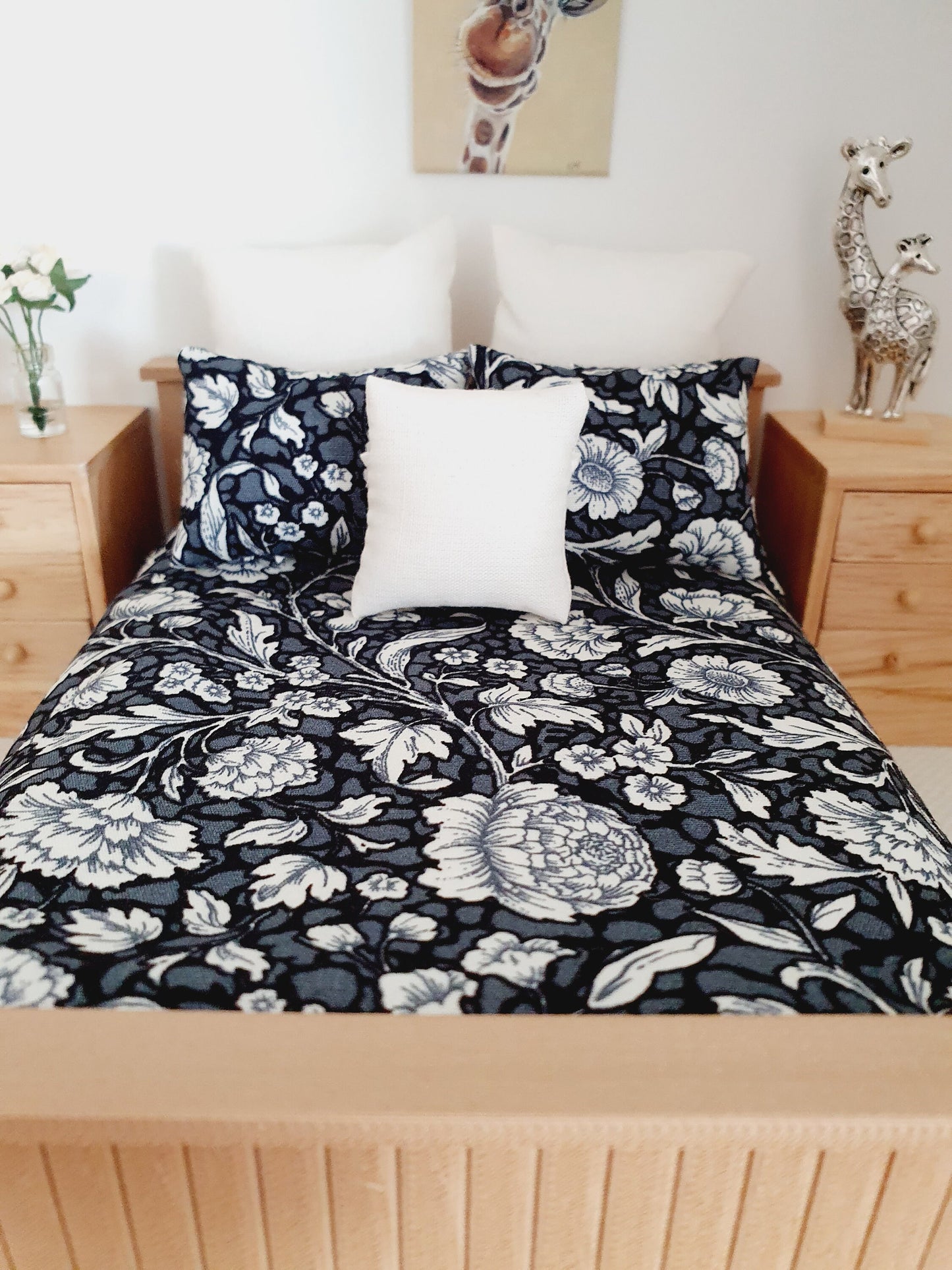 Dolls house 6 piece set, Double bedding, Black floral print, 12th scale bedding, miniature bed set (BD36)