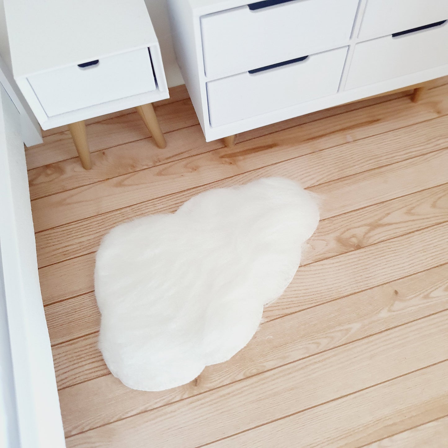 Dolls House Soft White Cloud Fur Rug | 1:12th Scale | Miniature Rug