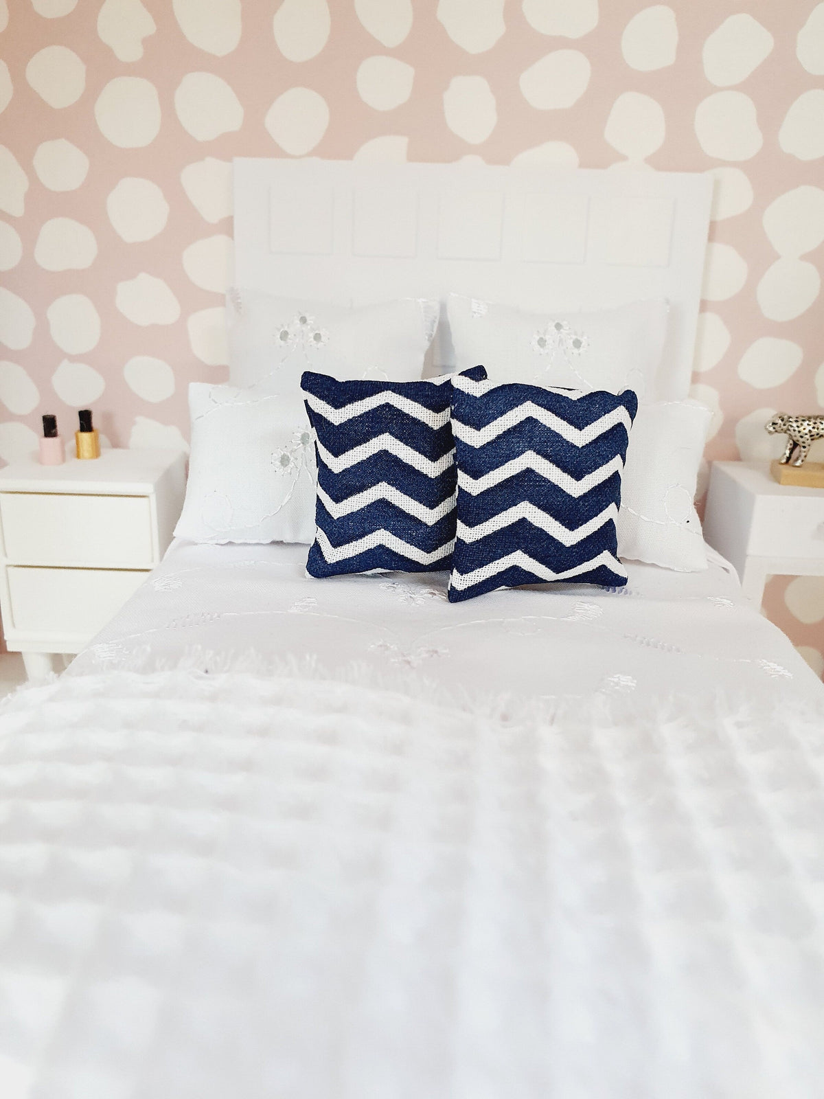 Dolls house Pair Zigzag White and Navy Cushions, 12th scale cushions, miniature cushions