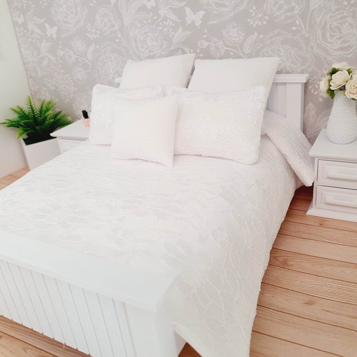 Dolls house 6 piece set, Pretty White lace double bedding set, 12th scale, miniature bedding