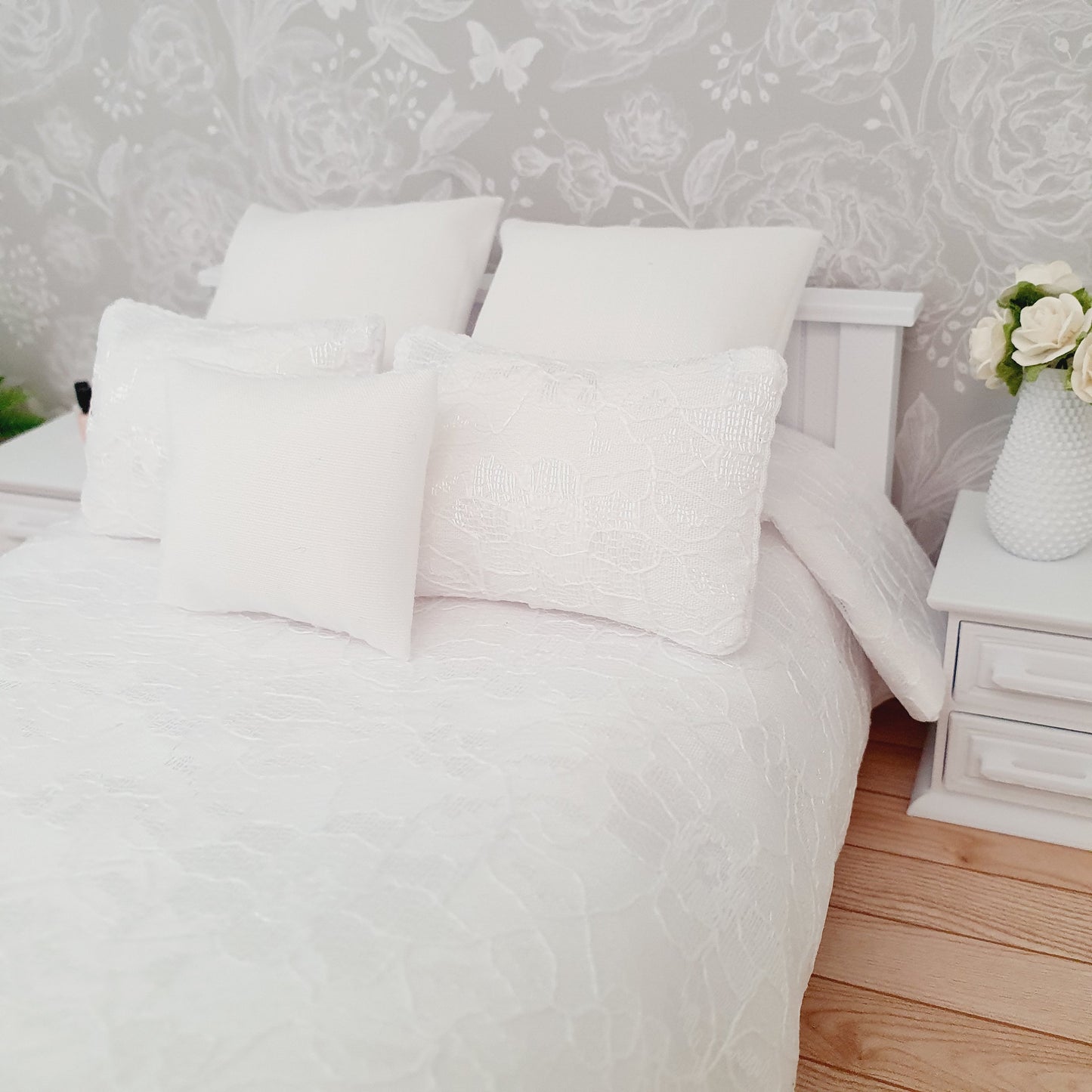 Dolls house 6 piece set, Pretty White lace double bedding set, 12th scale, miniature bedding
