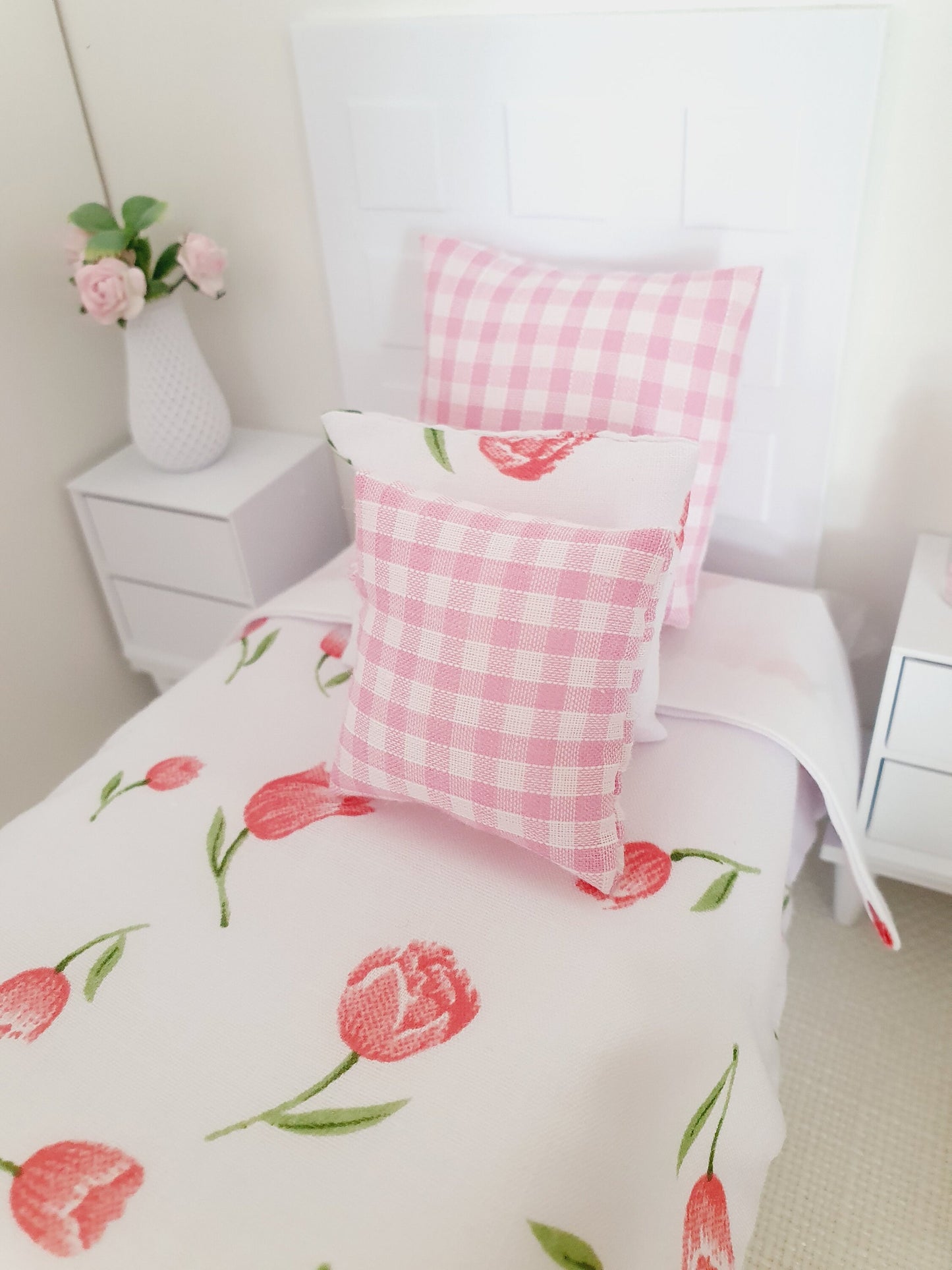 Dolls house Single bedding, pretty Floral design, 12th scale bedding, miniature bed set