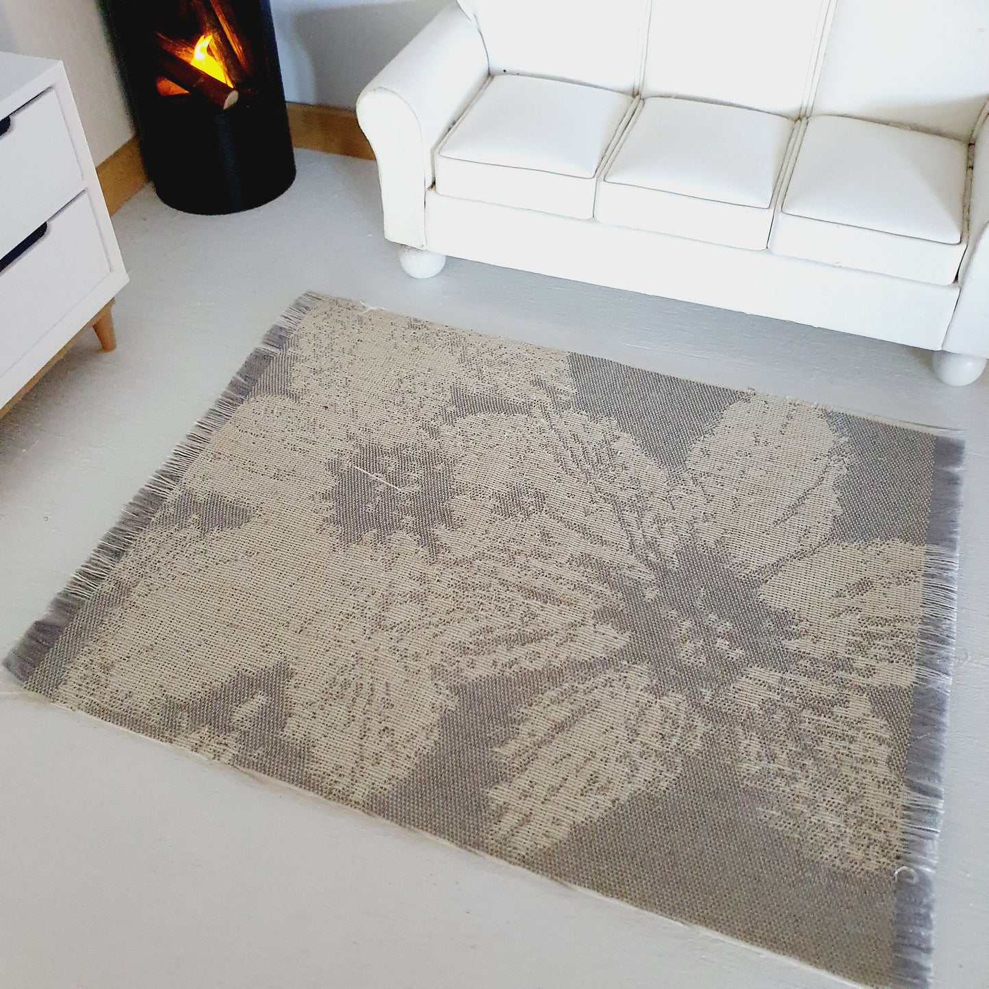 Dolls House Grey Flower Pattern Rug | 1:12th Scale | Miniature Rug
