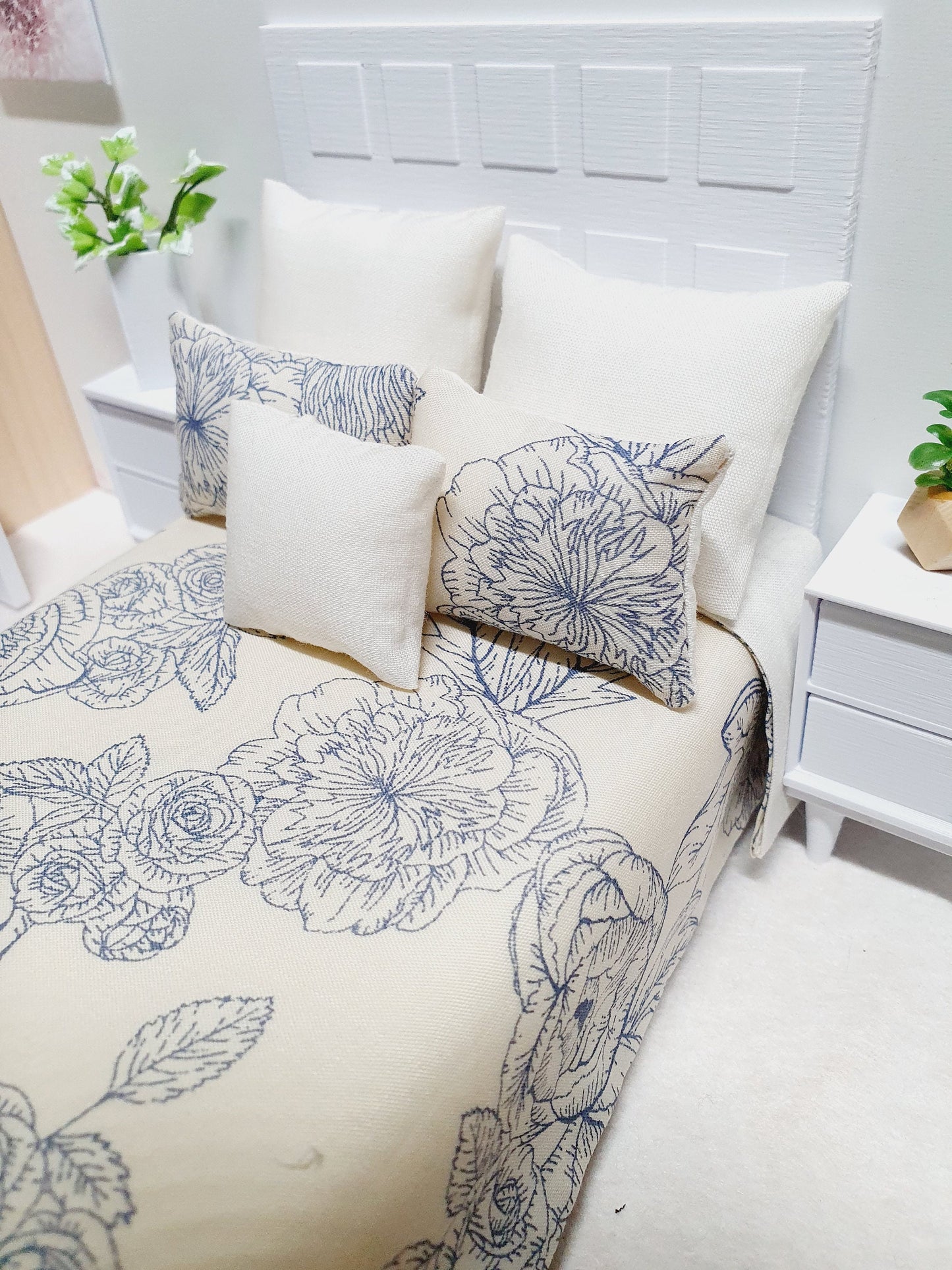 Dolls house 6 piece set, Double bedding, pretty blue flowers, 12th scale bedding, miniature bed set