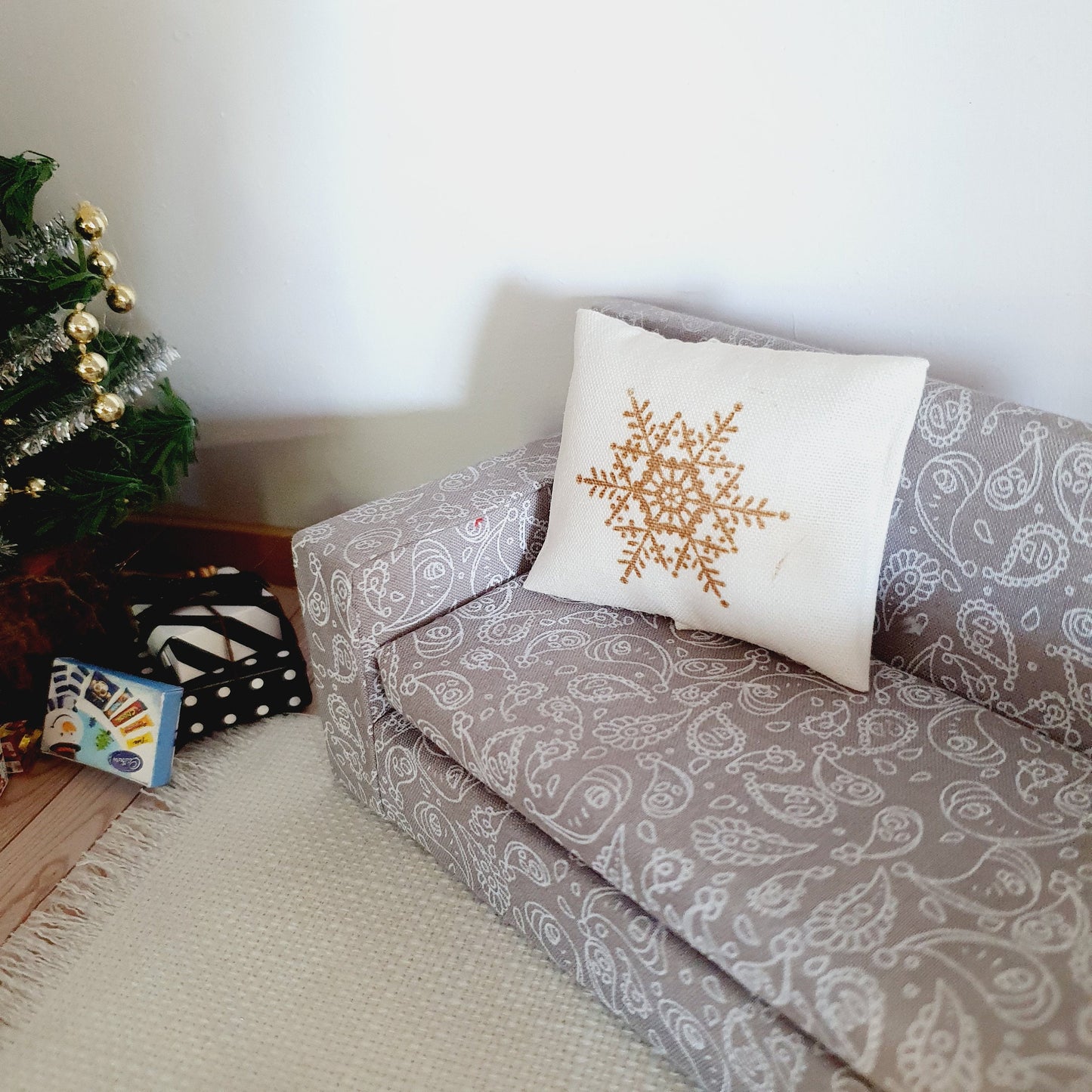 Dolls house Christmas 1 x Gold & Cream Snowflake Christmas Cushion, 12th scale cushions, miniature cushion