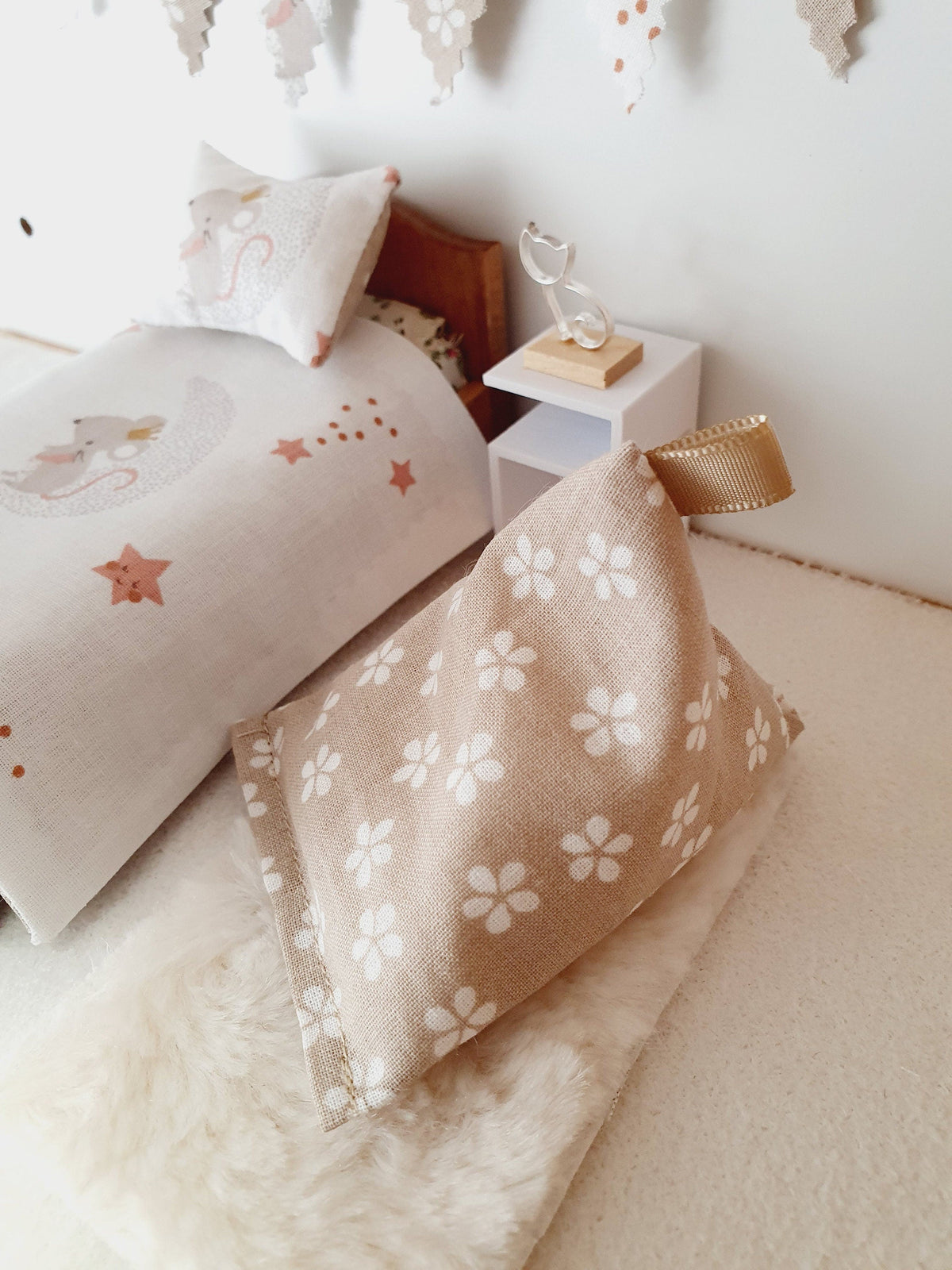 Dolls house Daisy Design Bean Bag Chair | 1:12 Scale, Miniature bean bag