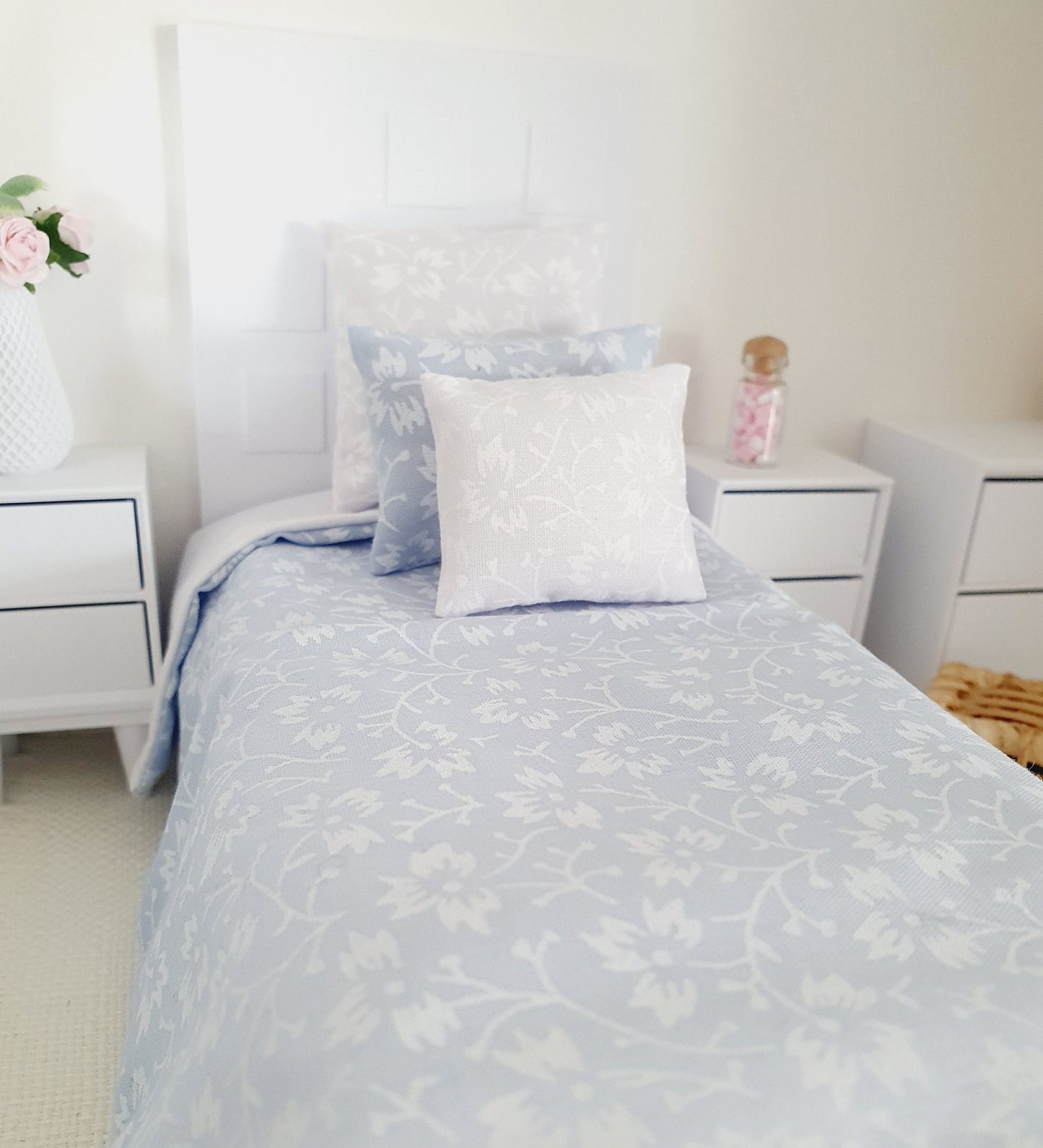 Dolls house Single Pretty Blue & White Floral 4 Piece Set, 12th scale bedding, miniature bed set