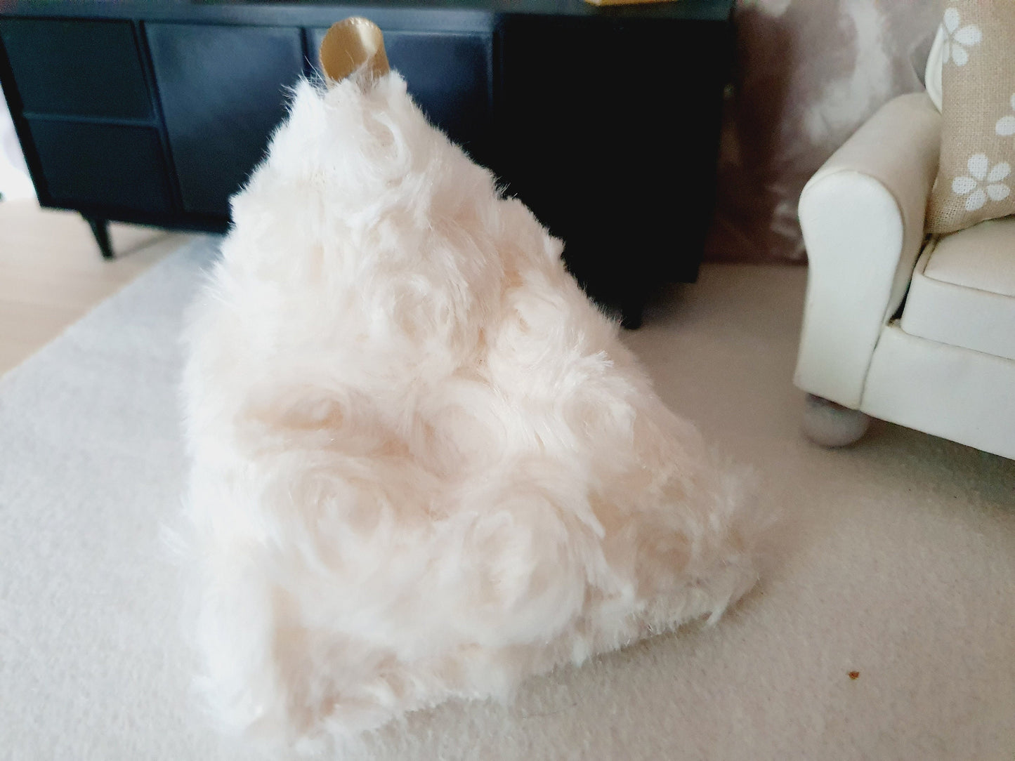 Dolls house Modern Bean Bag/ Chair, Soft Fur, Choice of Colours, 1:12 Scale, Miniature bean bag