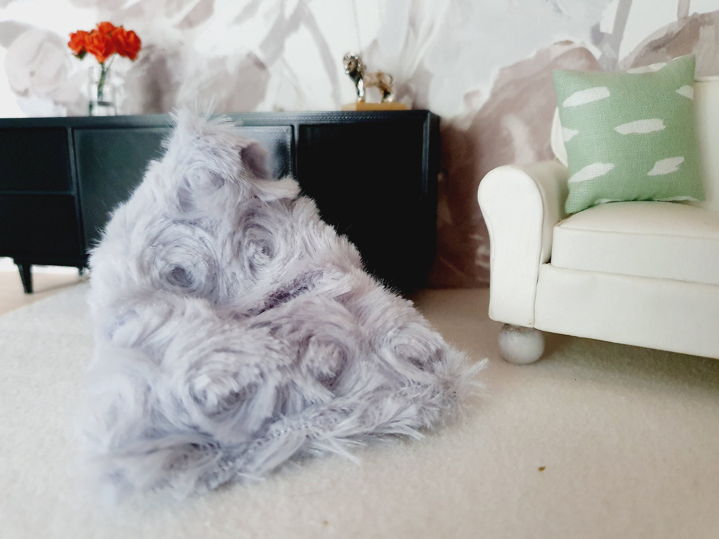 Dolls house Modern Bean Bag/ Chair, Soft Fur, Choice of Colours, 1:12 Scale, Miniature bean bag