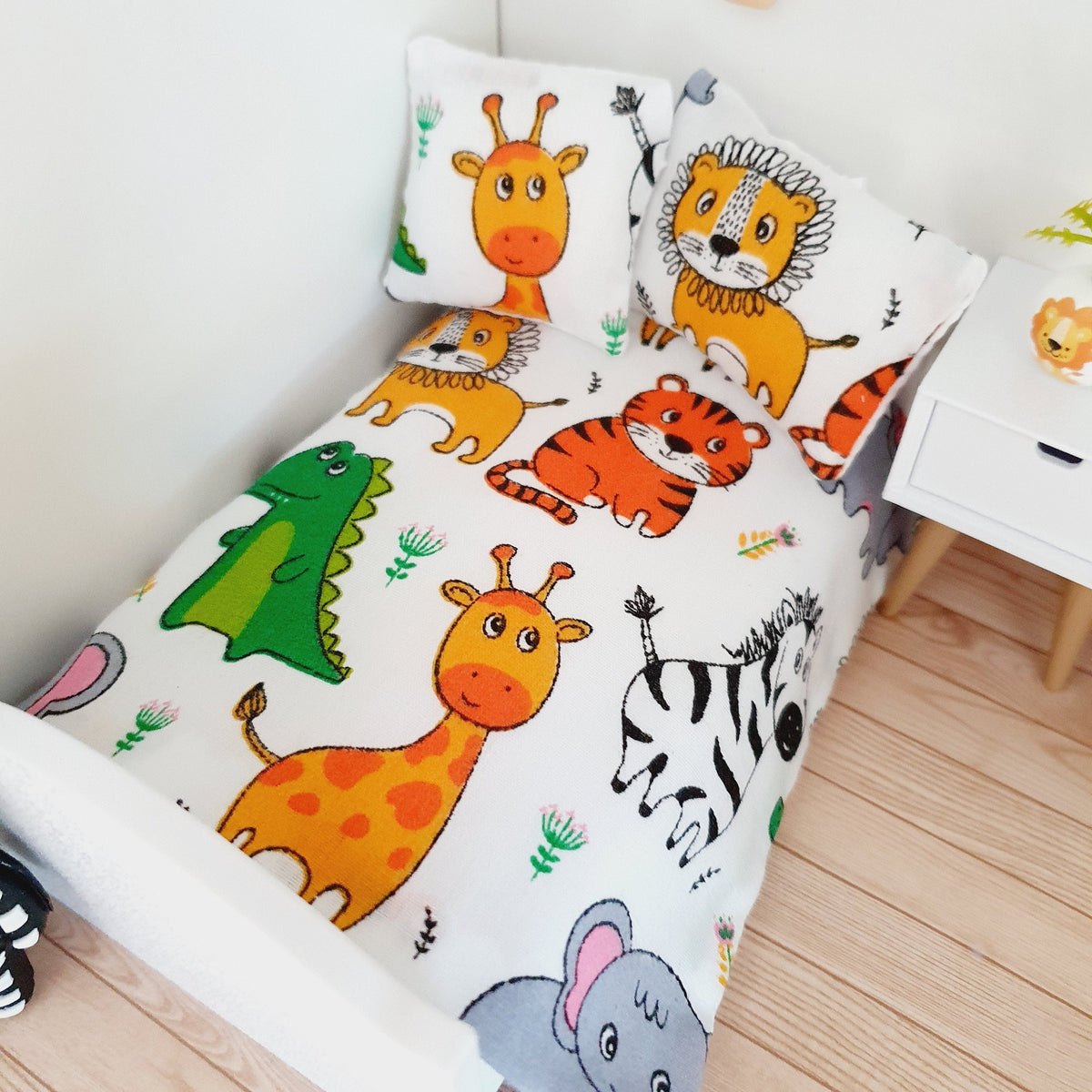 Dolls House Junior Bedding Set – Safari Animals, 1:12 Scale
