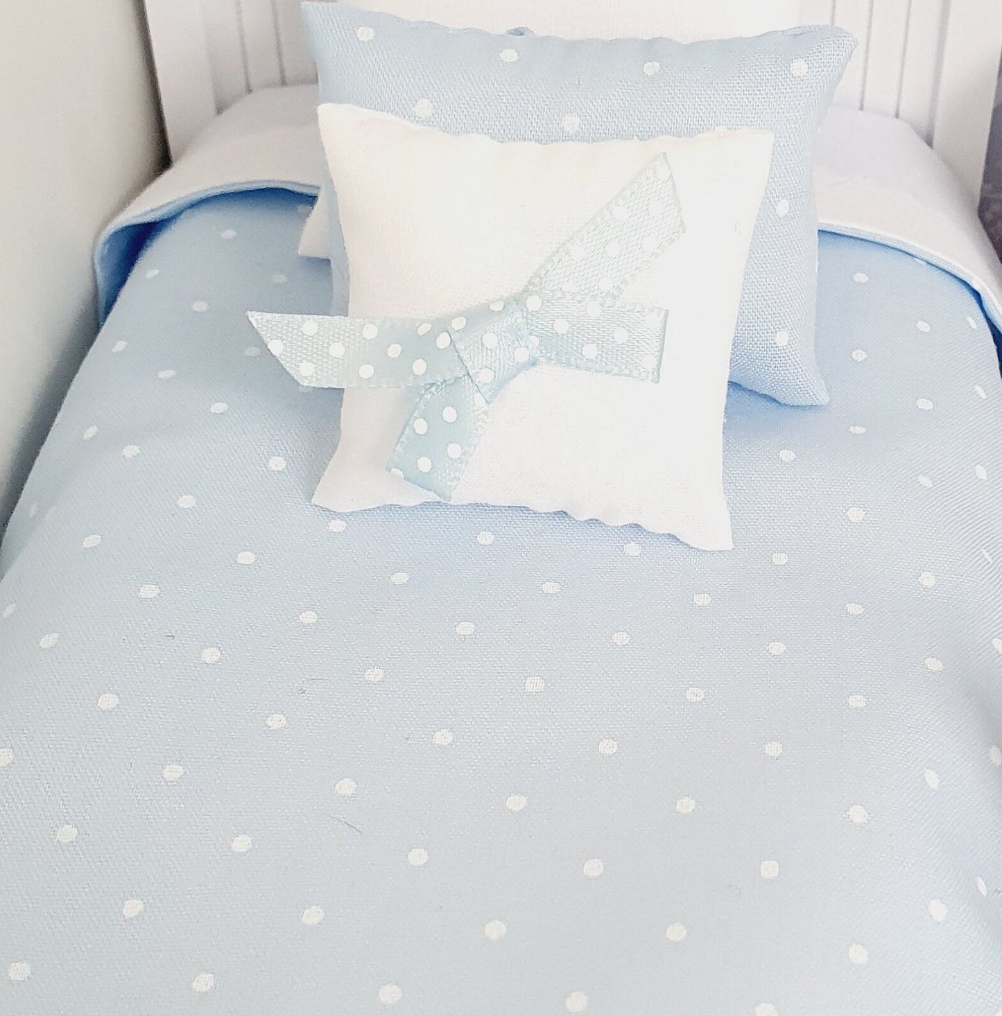 Dolls house Pale blue polka dot single bedding set, 12th scale bedding, miniature bed set