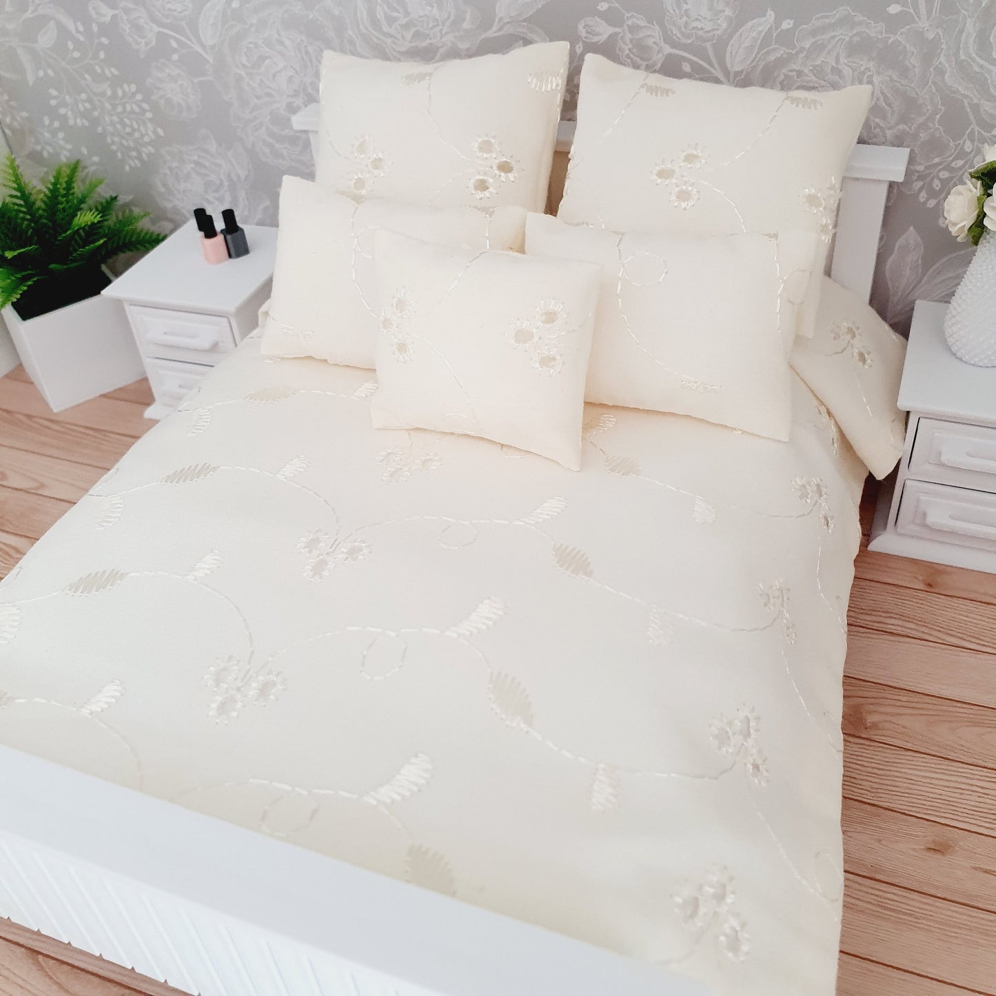 Dolls house 6 piece set, Pretty Cream double bedding set, 12th scale, miniature bedding
