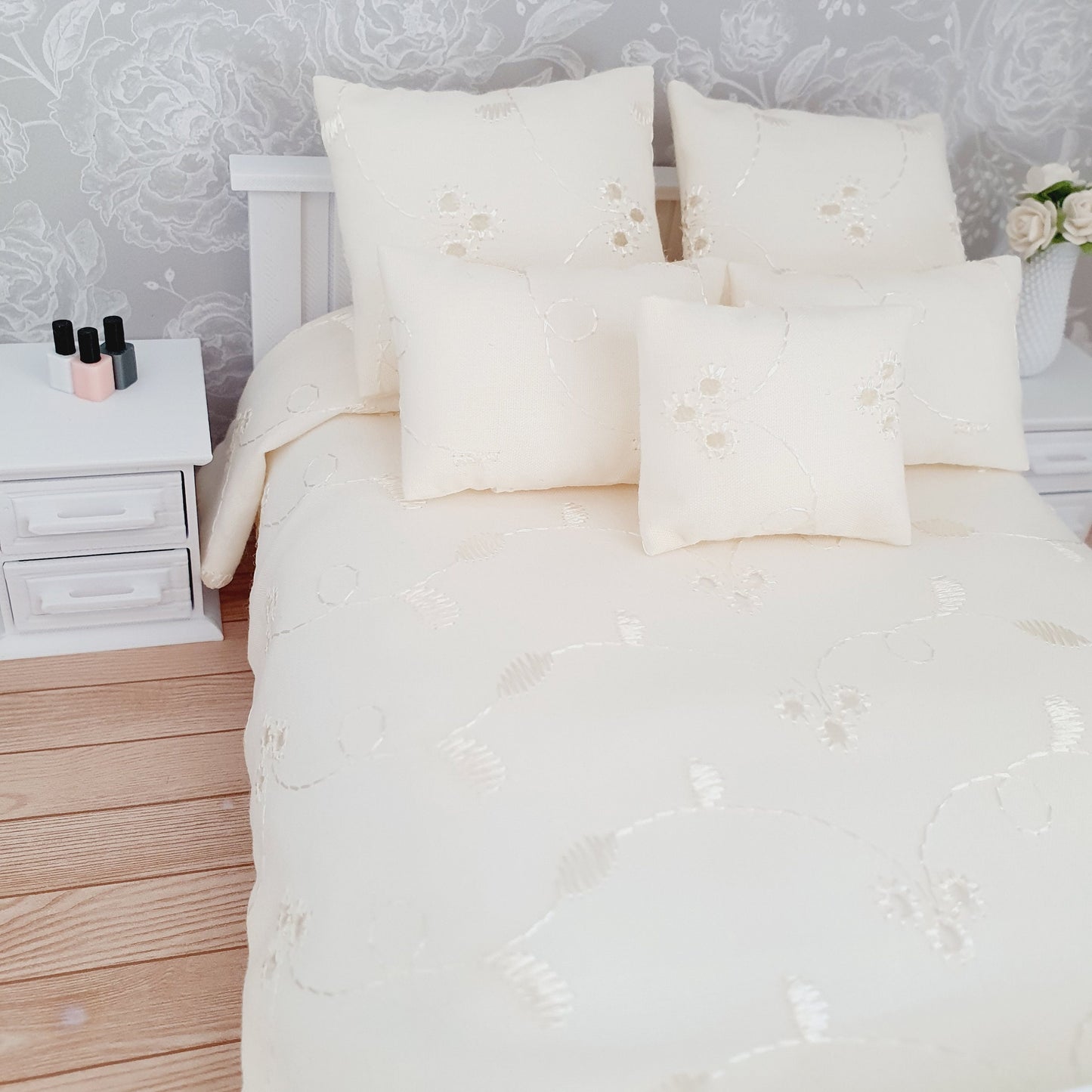 Dolls house 6 piece set, Pretty Cream double bedding set, 12th scale, miniature bedding