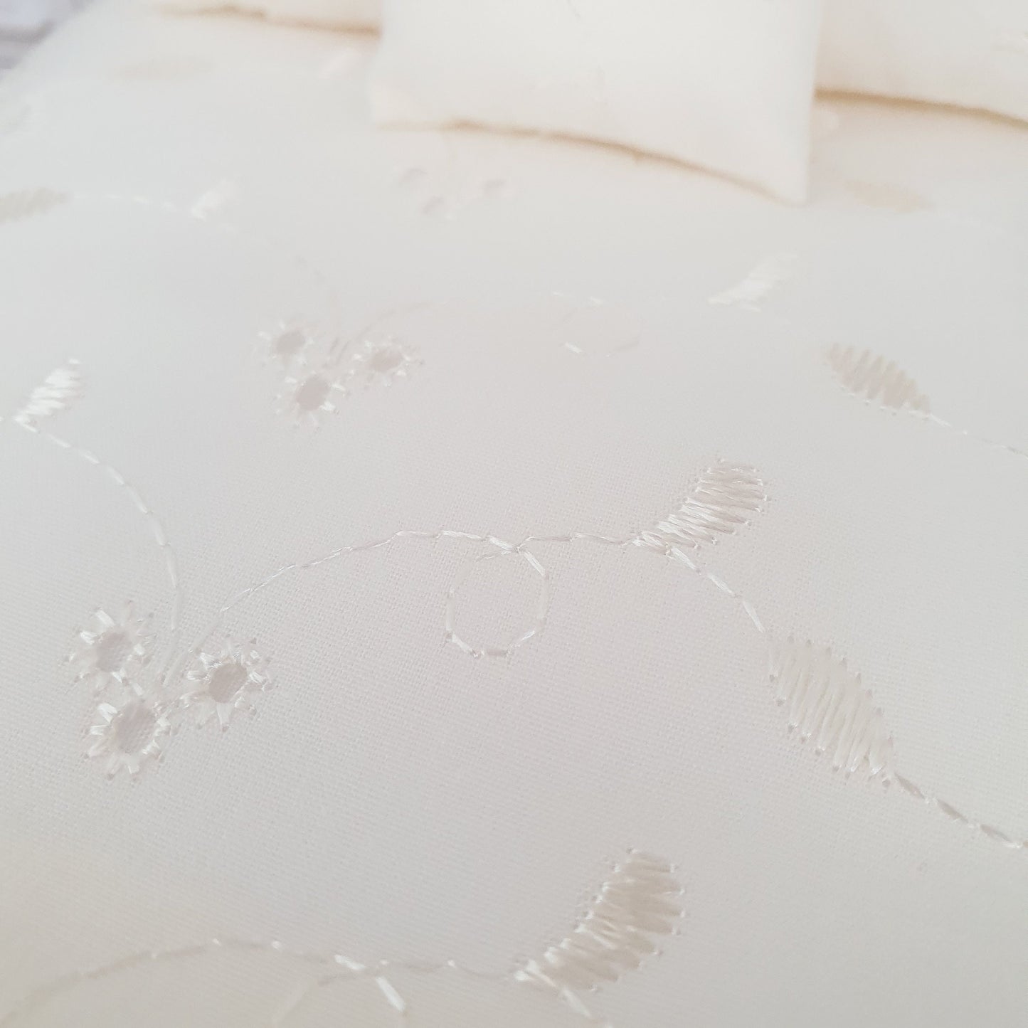 Dolls house 6 piece set, Pretty Cream double bedding set, 12th scale, miniature bedding