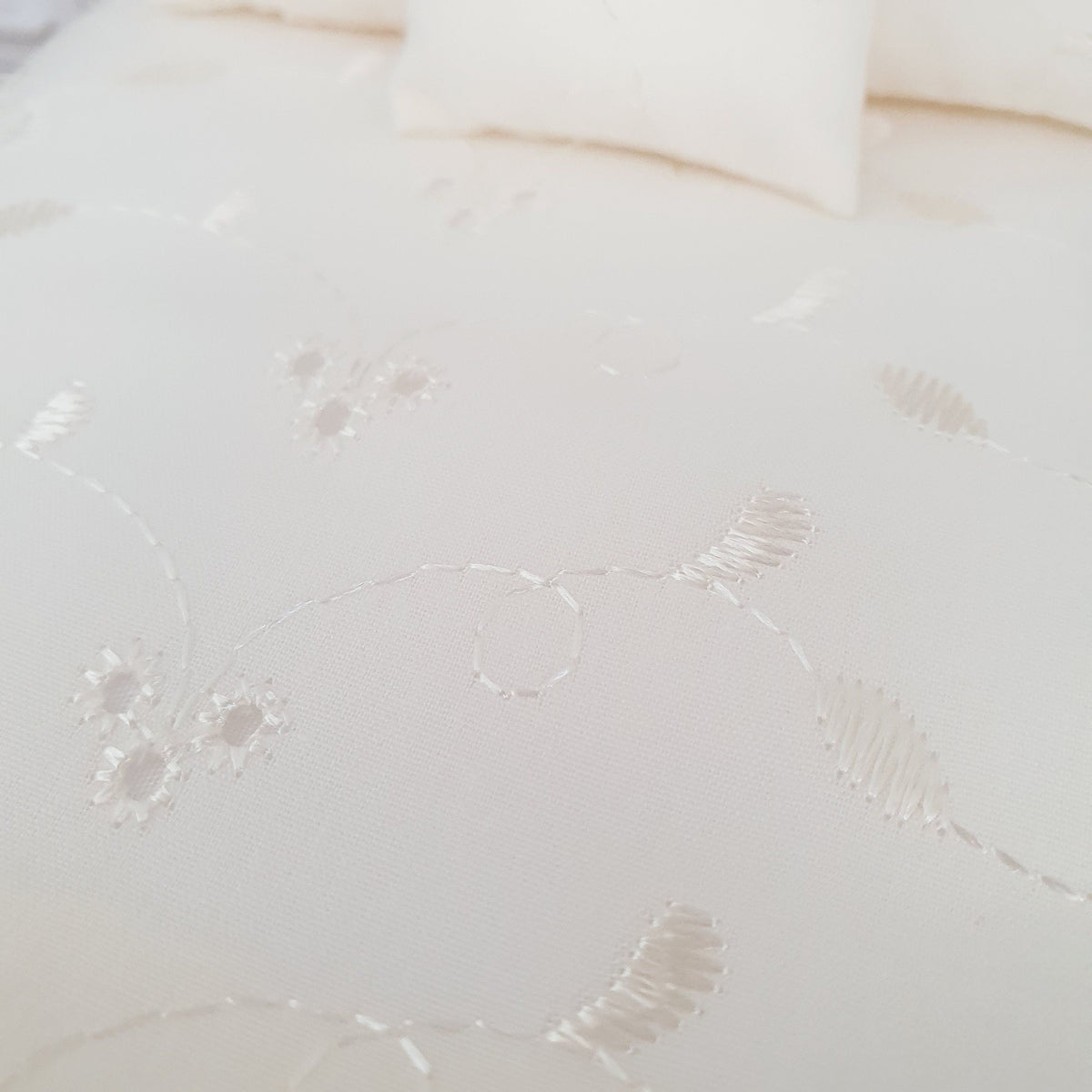 Dolls house 6 piece set, Pretty Cream double bedding set, 12th scale, miniature bedding