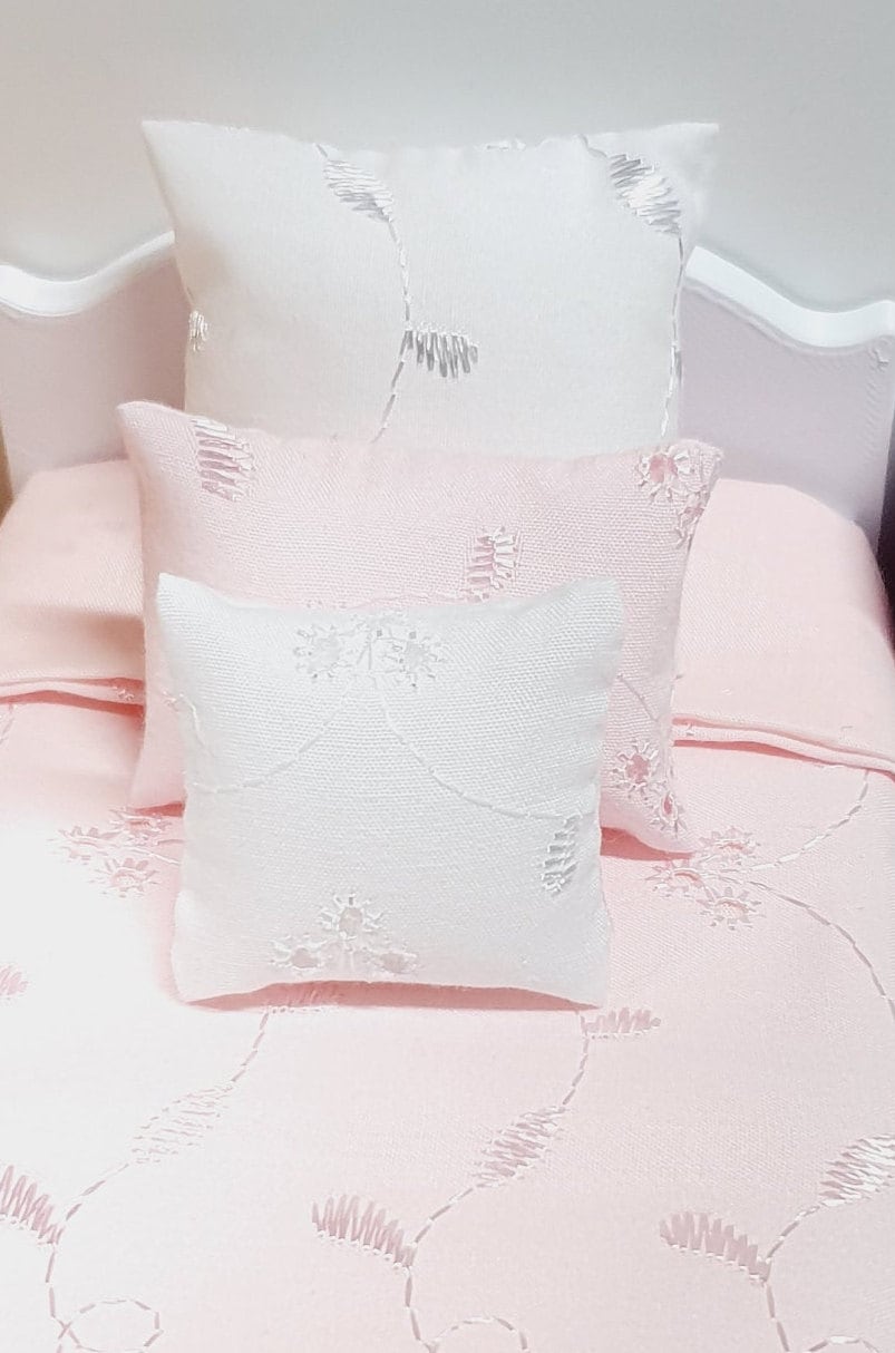 Dolls House Pretty 4-Piece Single Bedding Set – Cream & Blue Leaf Design – Handmade in England