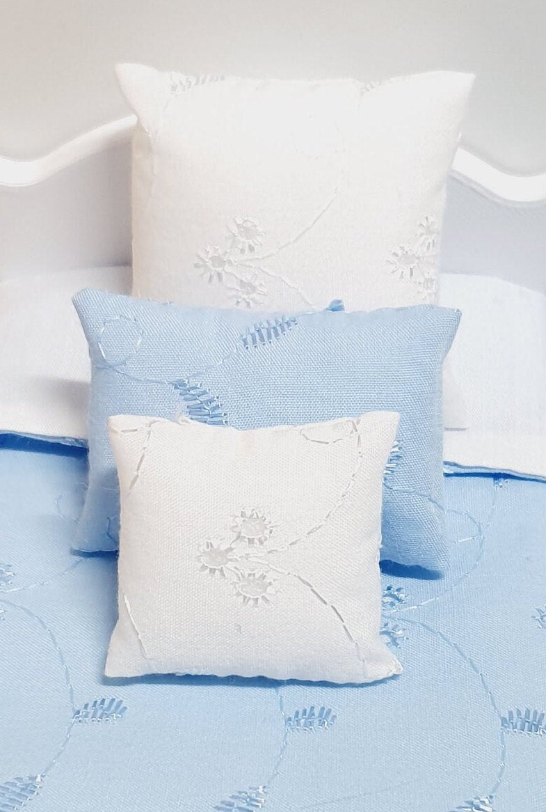 Dolls House Pretty 4-Piece Single Bedding Set – Cream & Blue Leaf Design – Handmade in England