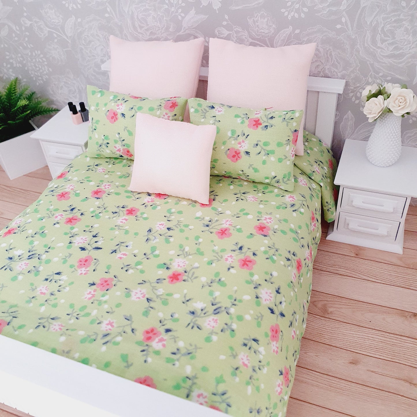 Dolls house Green Floral 6 piece set, Double bedding, pretty little flowers, 12th scale bedding, miniature bed set