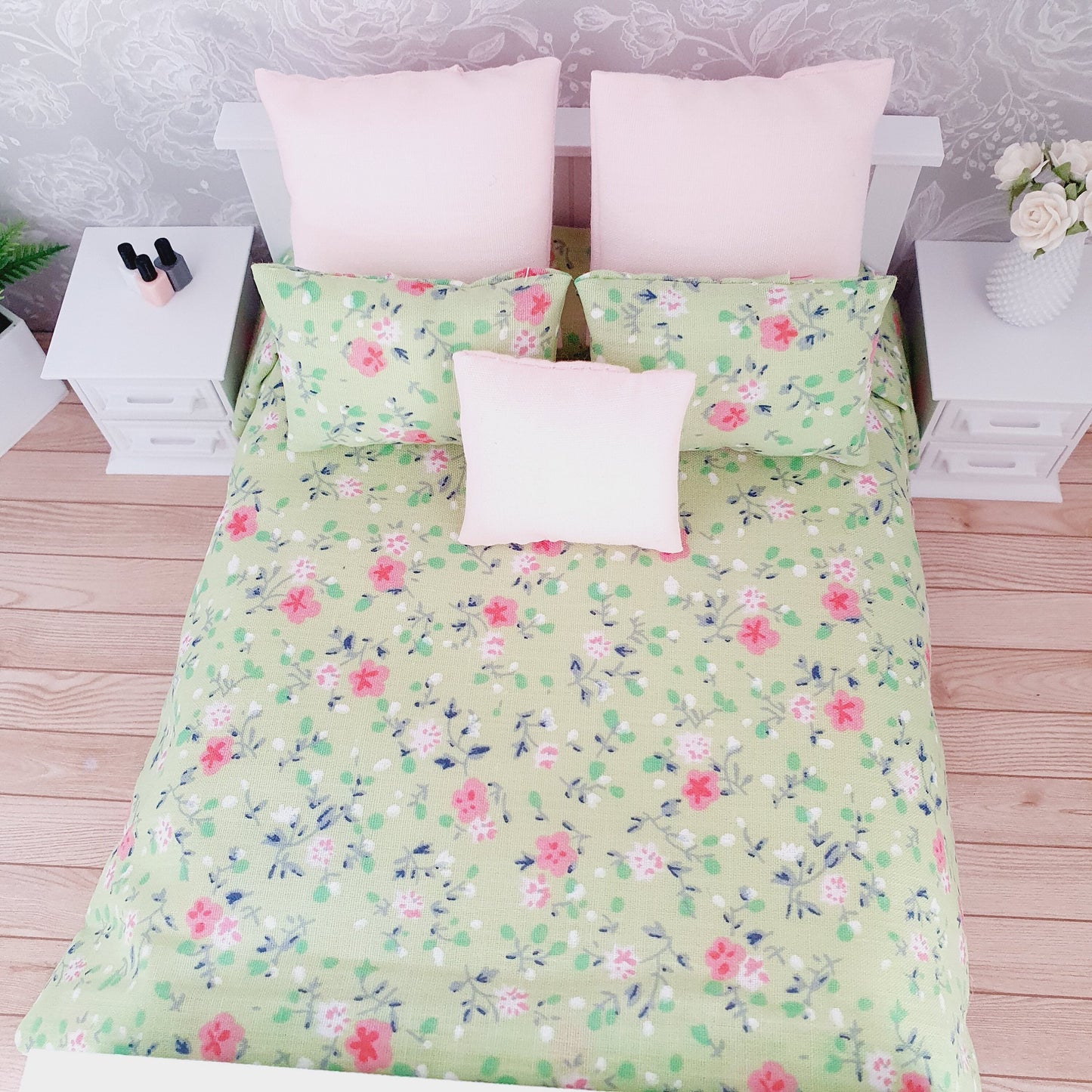 Dolls house Green Floral 6 piece set, Double bedding, pretty little flowers, 12th scale bedding, miniature bed set