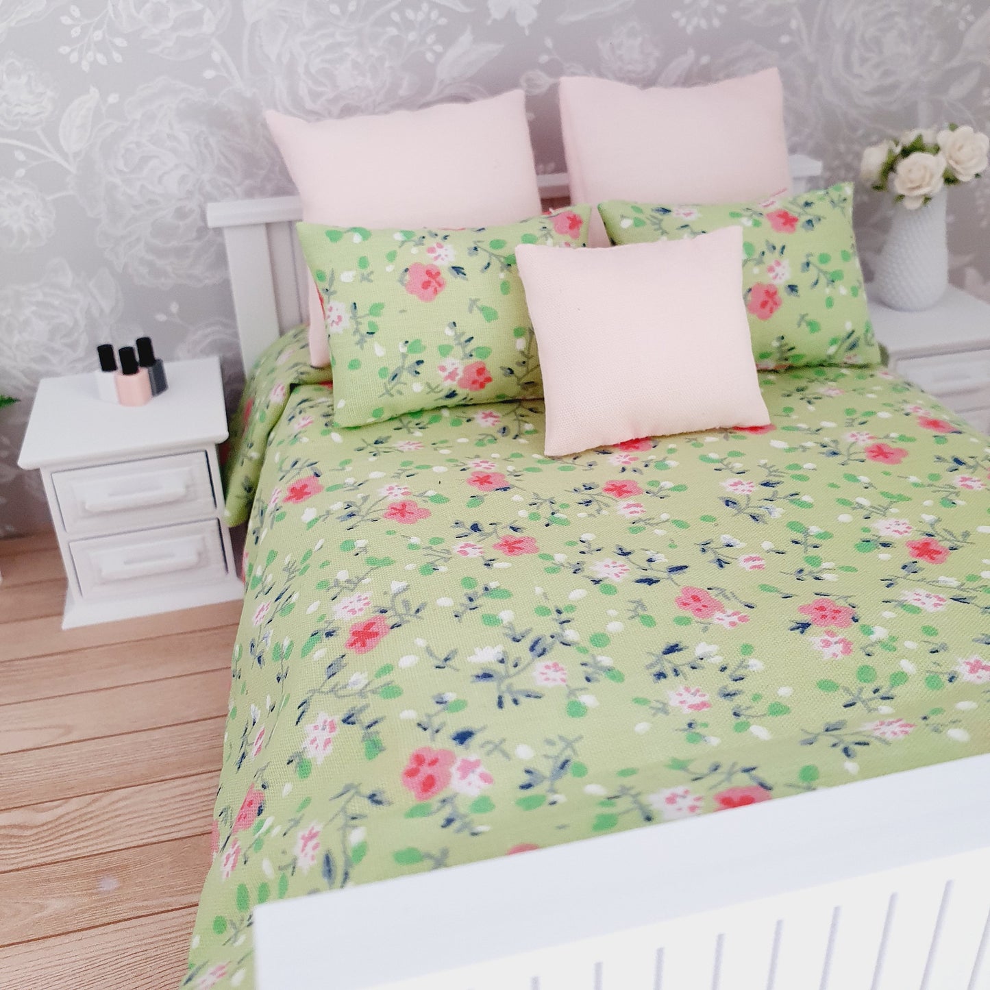 Dolls house Green Floral 6 piece set, Double bedding, pretty little flowers, 12th scale bedding, miniature bed set