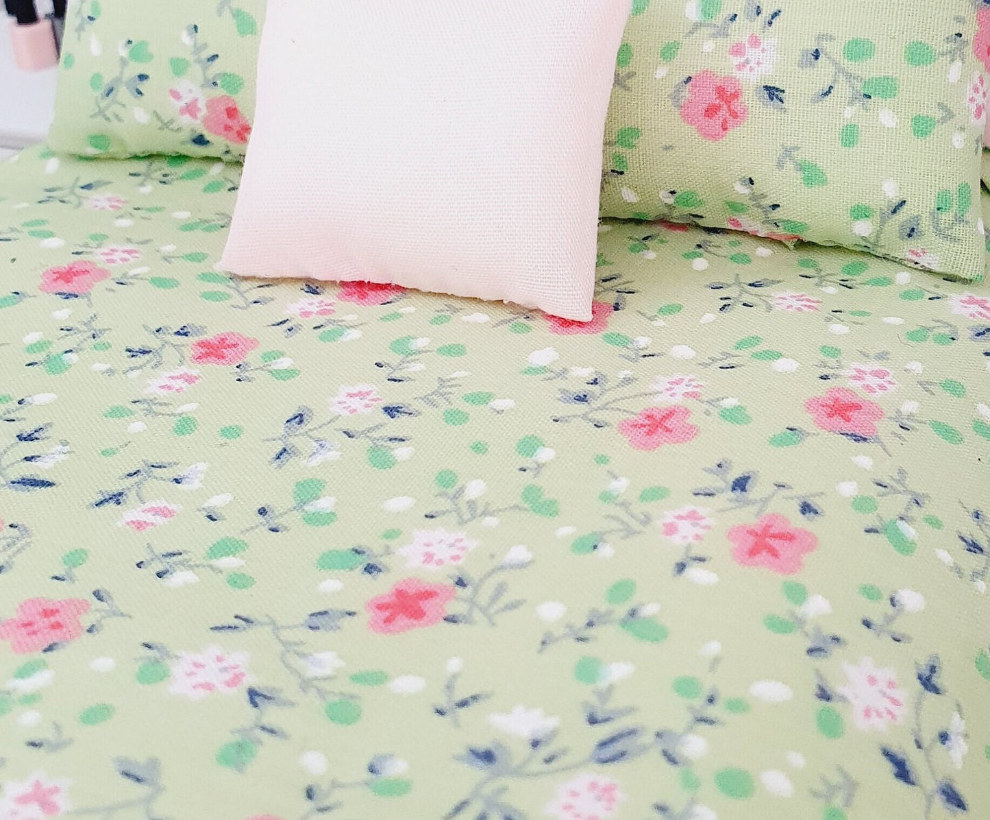 Dolls house Green Floral 6 piece set, Double bedding, pretty little flowers, 12th scale bedding, miniature bed set
