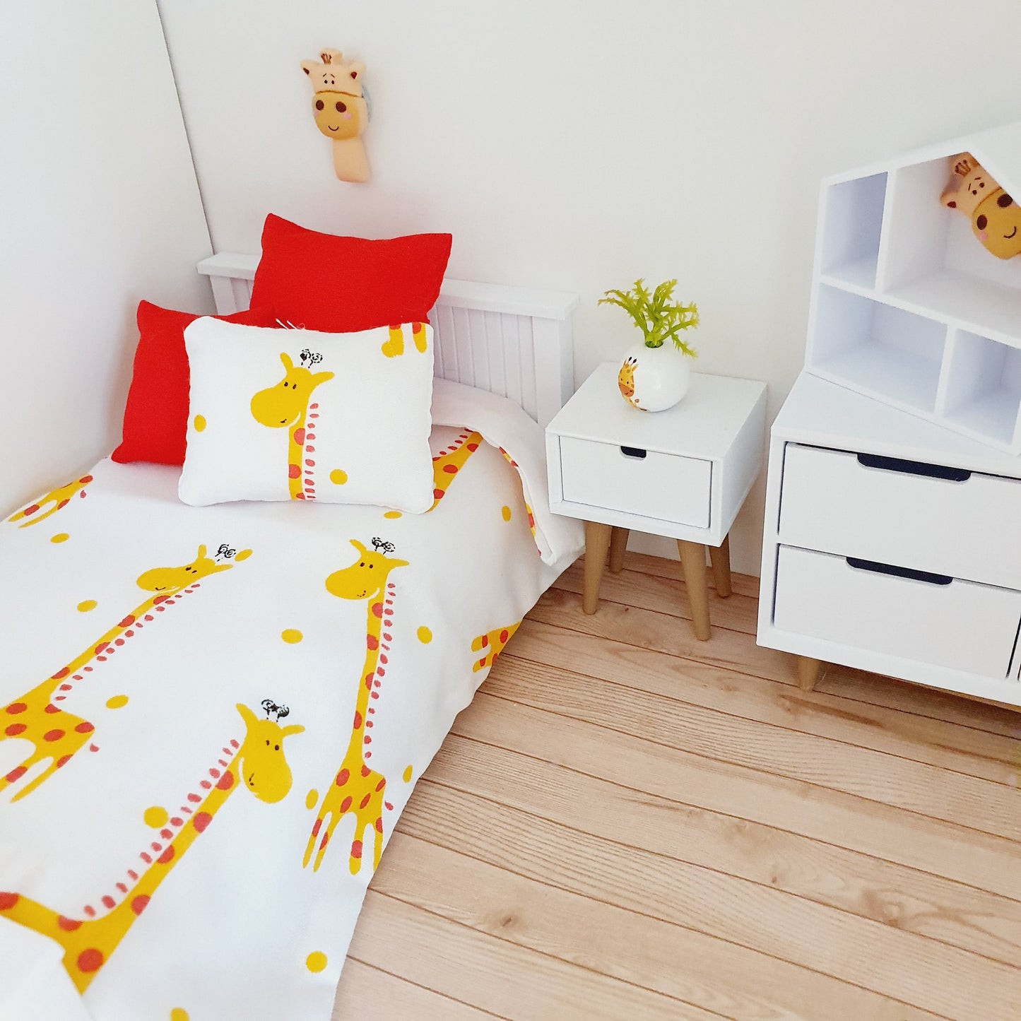 Dolls House Single Bedding Set – Cute Giraffe Design, 1:12 Scale Miniature Bed Set