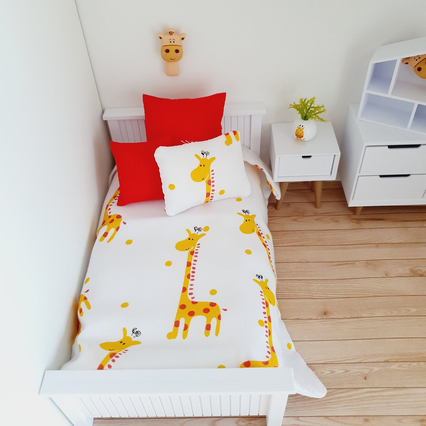 Dolls House Single Bedding Set – Cute Giraffe Design, 1:12 Scale Miniature Bed Set