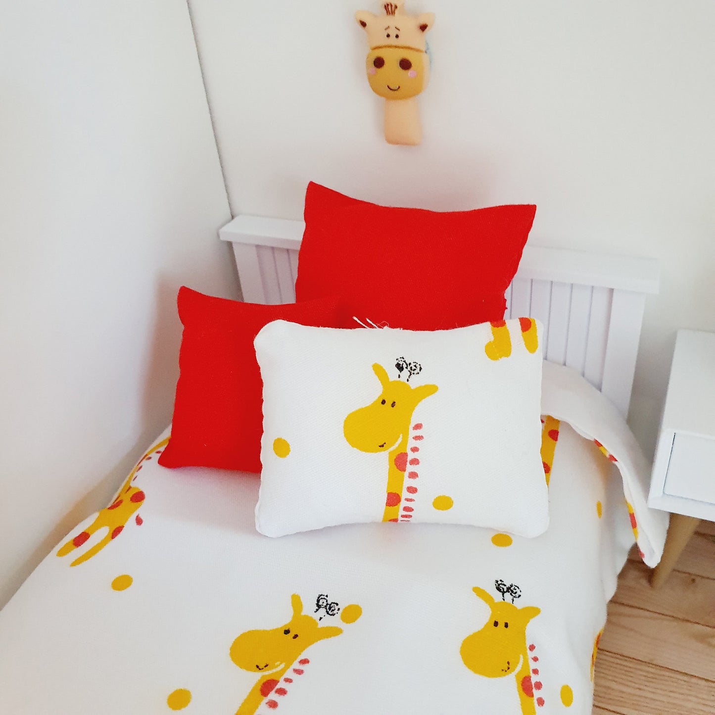 Dolls House Single Bedding Set – Cute Giraffe Design, 1:12 Scale Miniature Bed Set