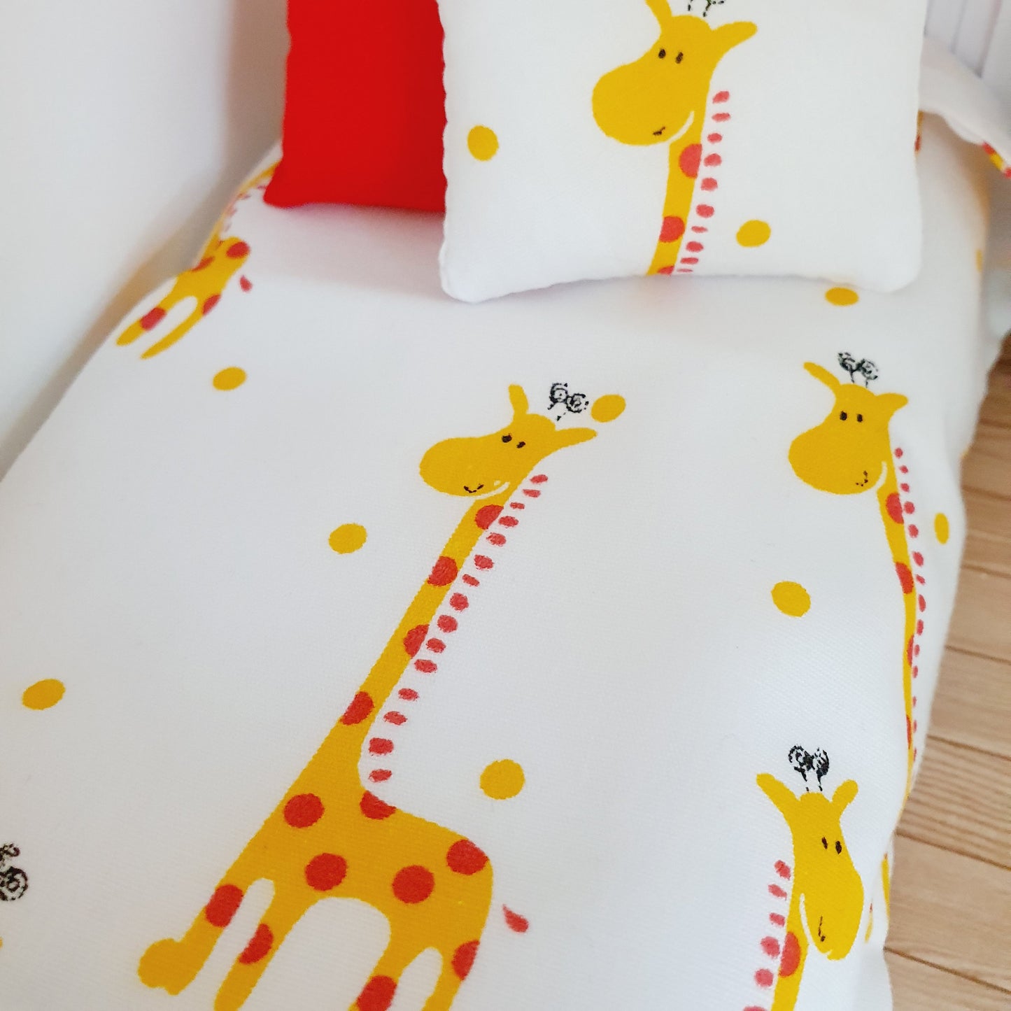 Dolls House Single Bedding Set – Cute Giraffe Design, 1:12 Scale Miniature Bed Set