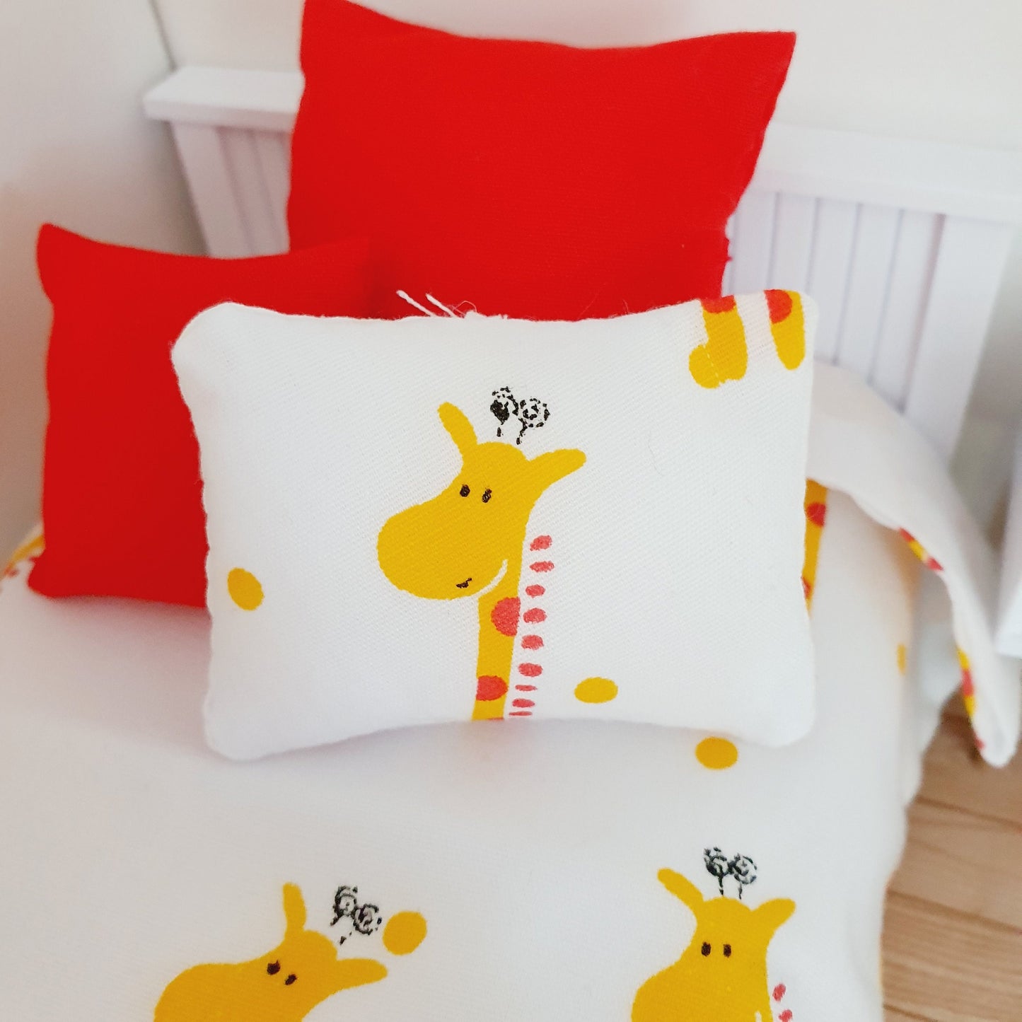 Dolls House Single Bedding Set – Cute Giraffe Design, 1:12 Scale Miniature Bed Set