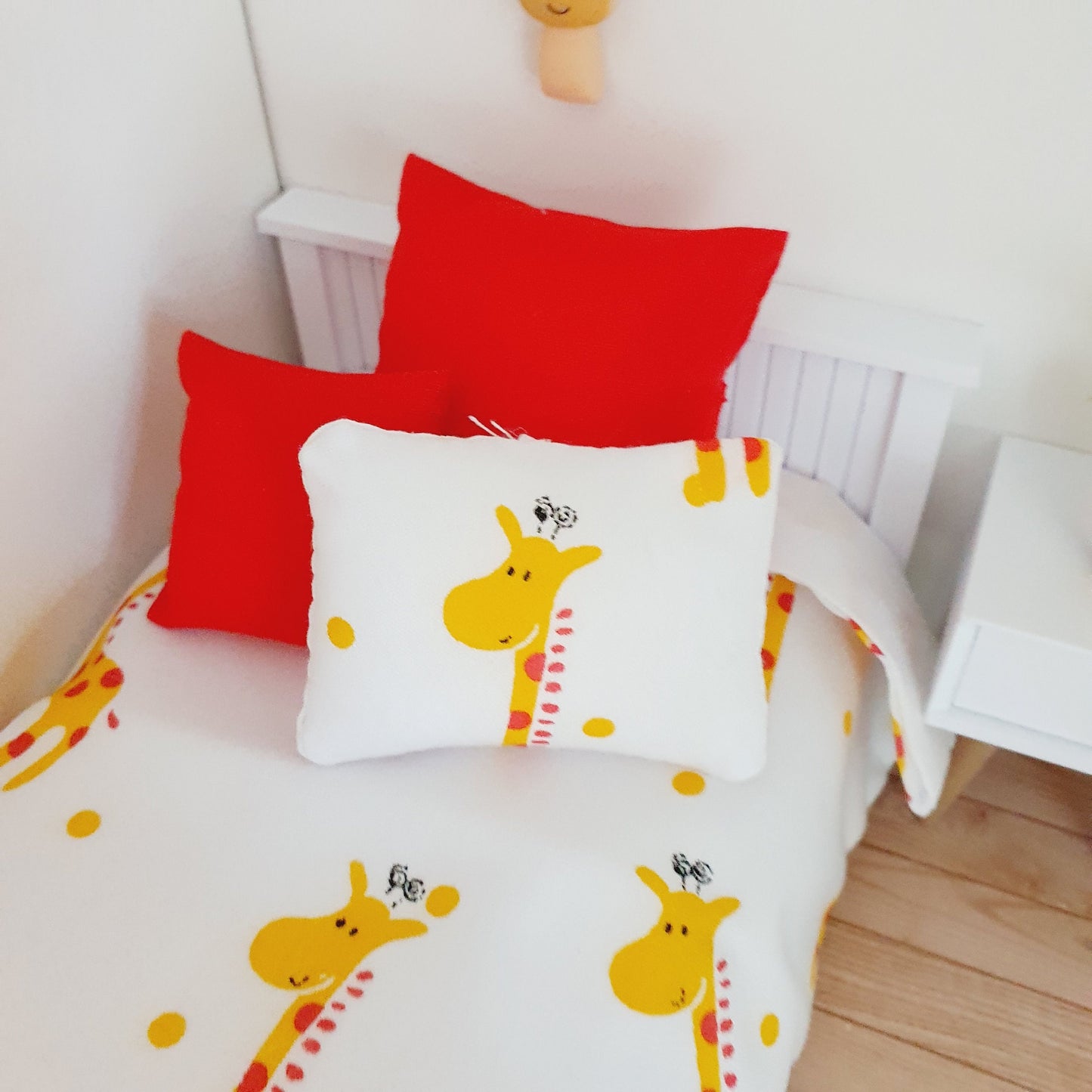 Dolls House Single Bedding Set – Cute Giraffe Design, 1:12 Scale Miniature Bed Set