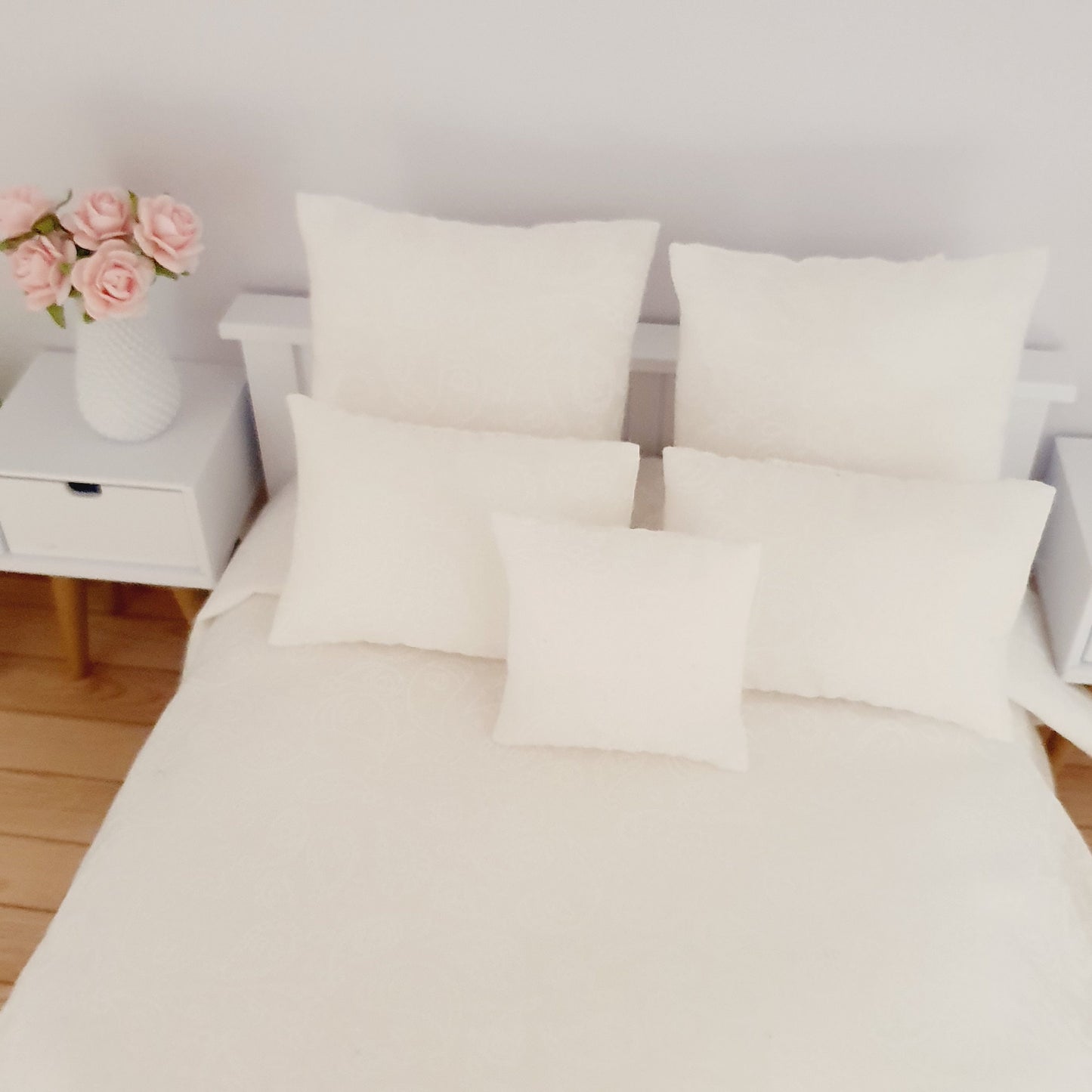 Dolls house 6 piece set, White Paisley double bedding set, 12th scale, miniature bedding