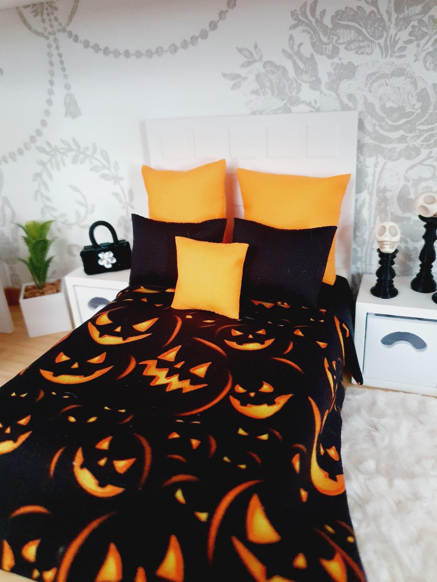 Dolls house Halloween 6 piece set, Double bedding, Black Pumpkin print, 12th scale bedding, miniature bed set