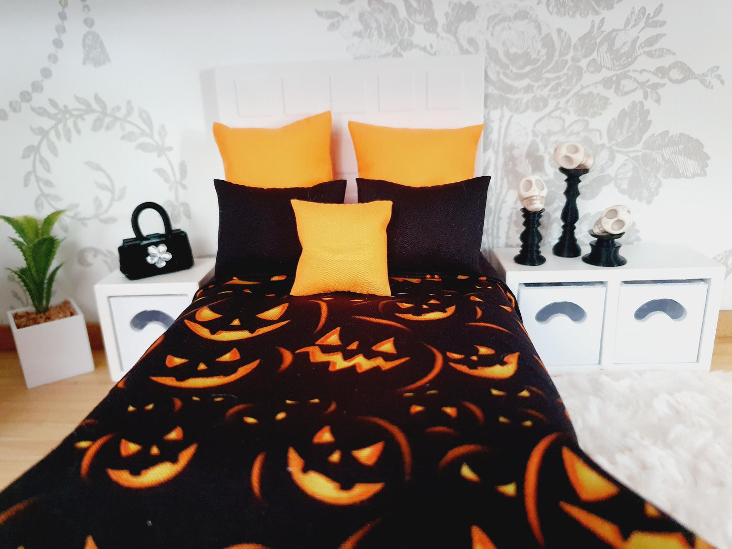 Dolls house Halloween 6 piece set, Double bedding, Black Pumpkin print, 12th scale bedding, miniature bed set