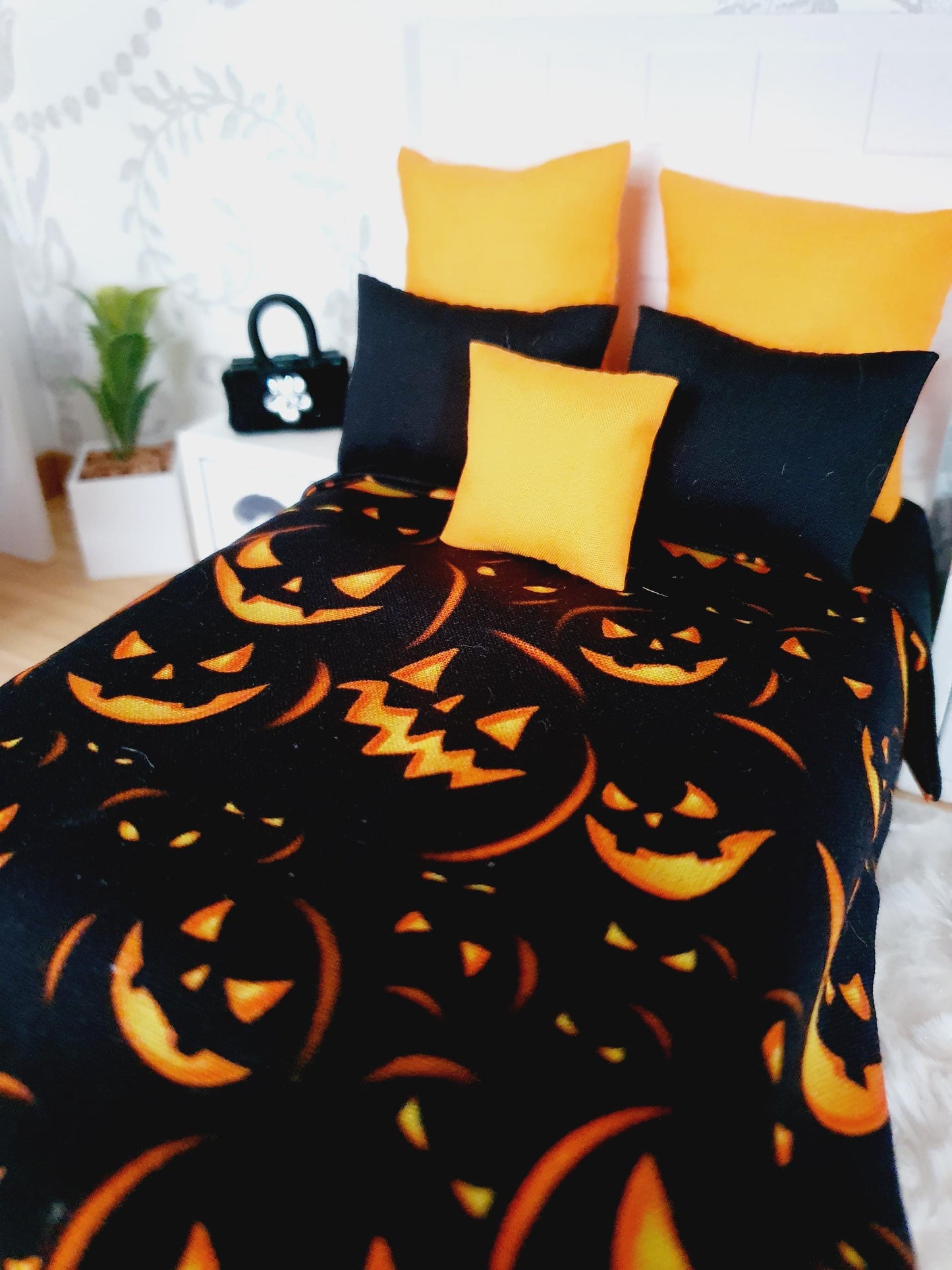 Dolls house Halloween 6 piece set, Double bedding, Black Pumpkin print, 12th scale bedding, miniature bed set