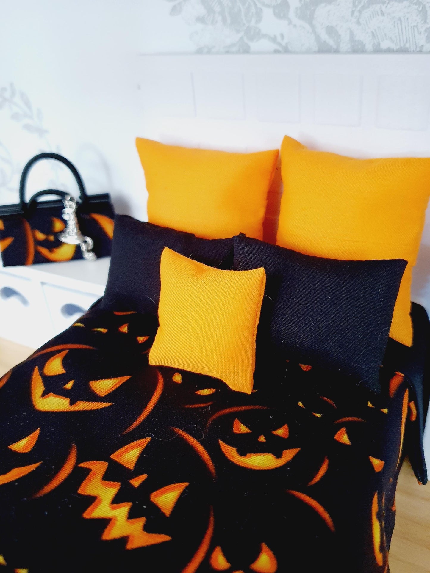 Dolls house Halloween 6 piece set, Double bedding, Black Pumpkin print, 12th scale bedding, miniature bed set