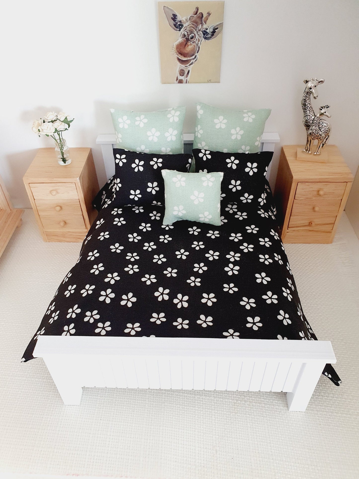 Dolls house 6 piece set, Double bedding, Daisy print, 12th scale bedding, miniature bed set