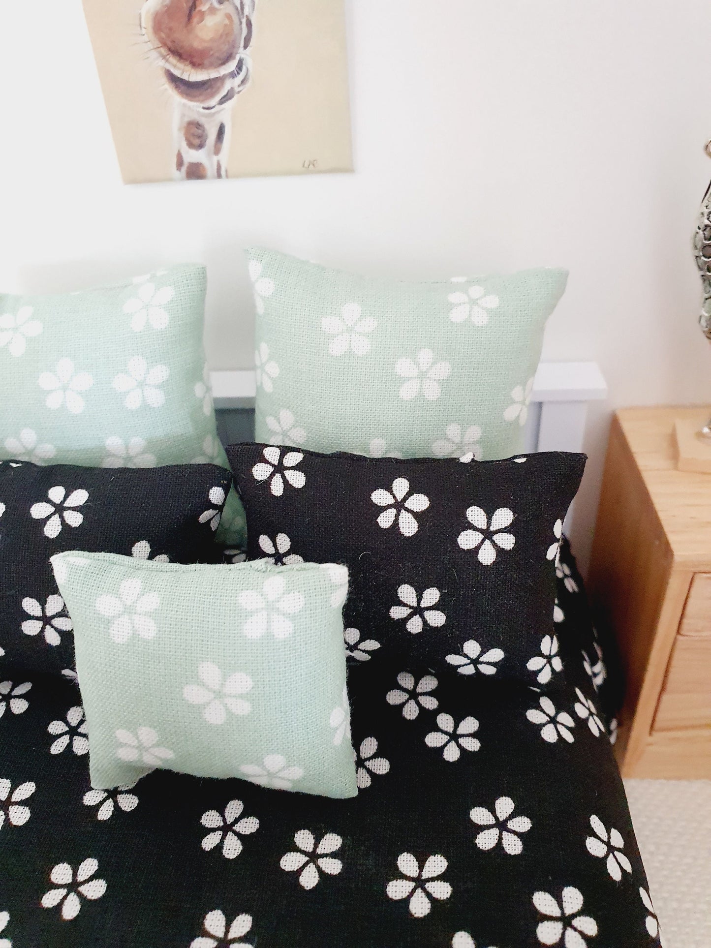 Dolls house 6 piece set, Double bedding, Daisy print, 12th scale bedding, miniature bed set