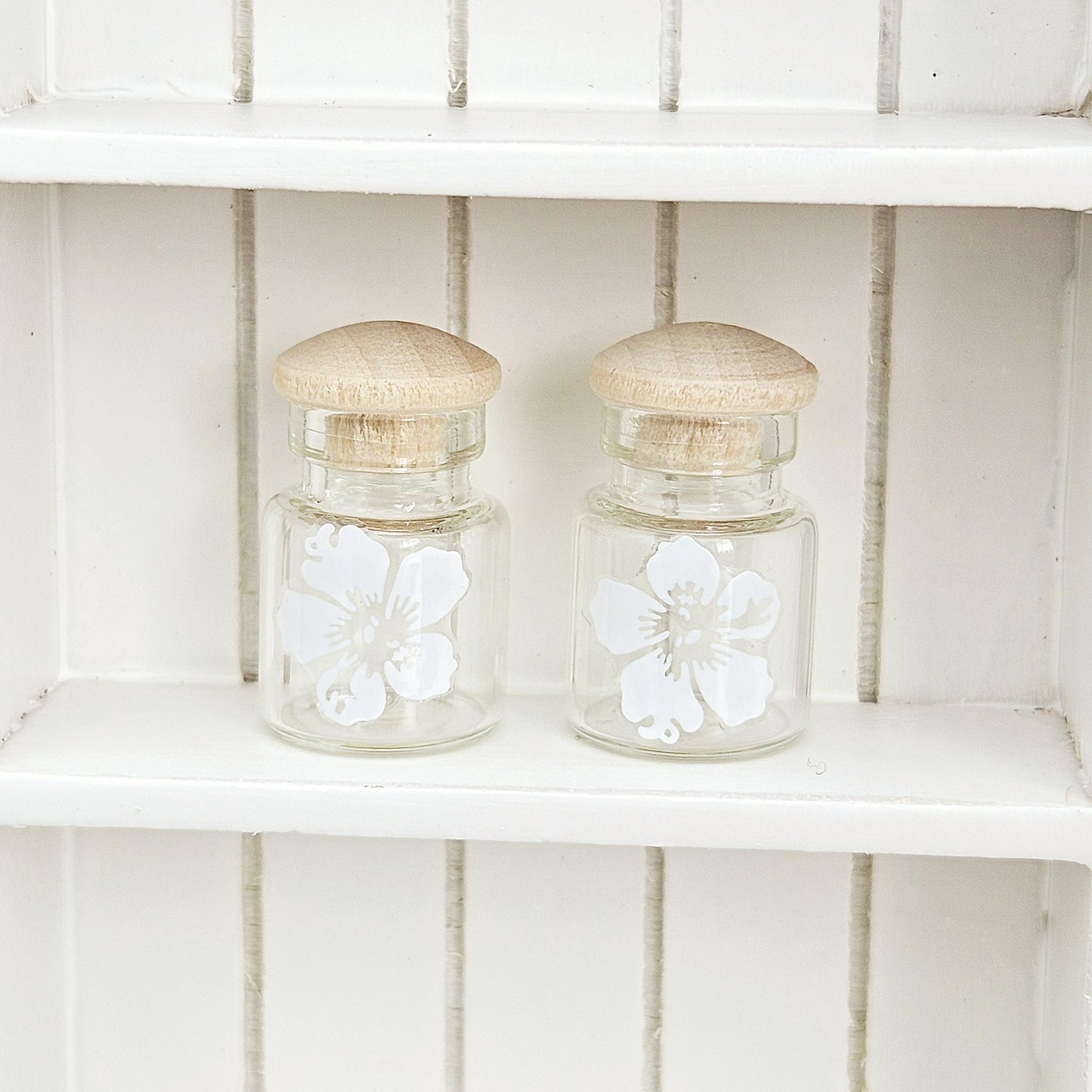 Dolls House White Flower Jars, Set of 2, jars with lids, 12th scale, miniature jar/ vase