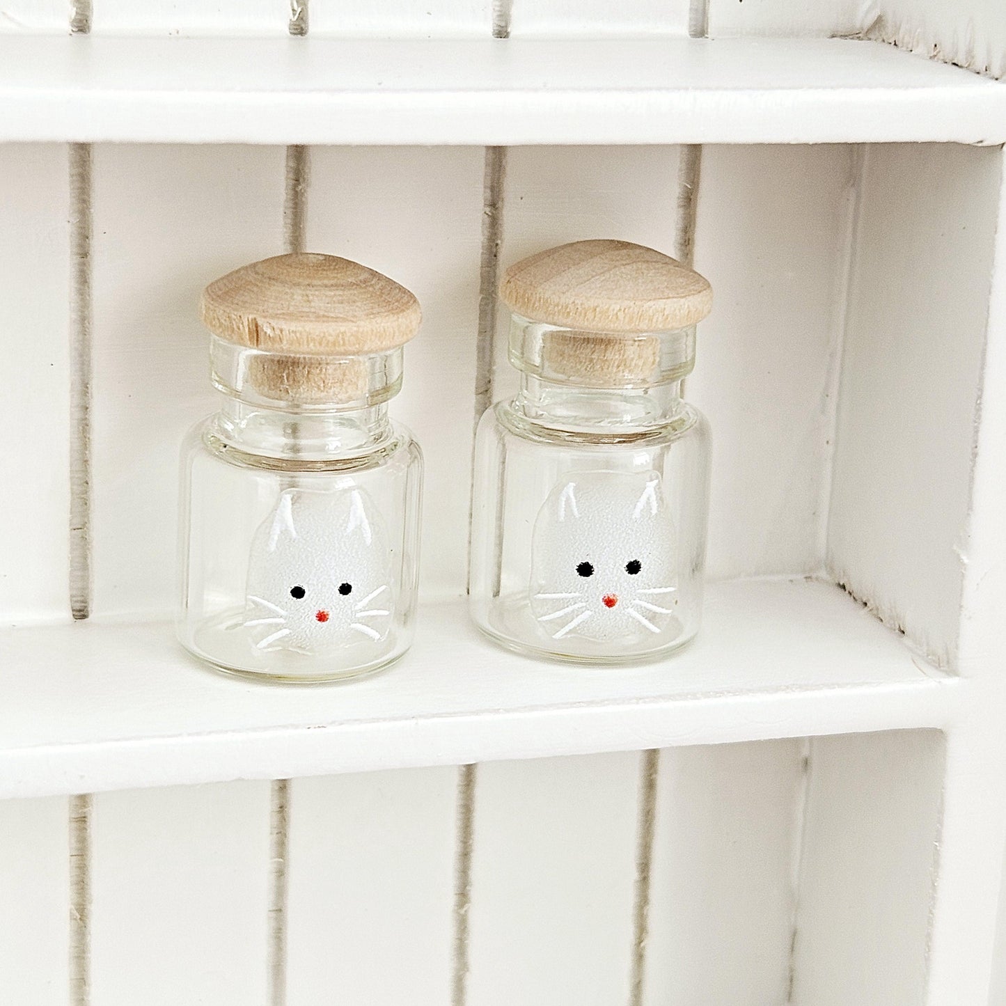 Dolls House White Cat Jars, Set of 2, jars with lids, 12th scale, miniature jar/ vase