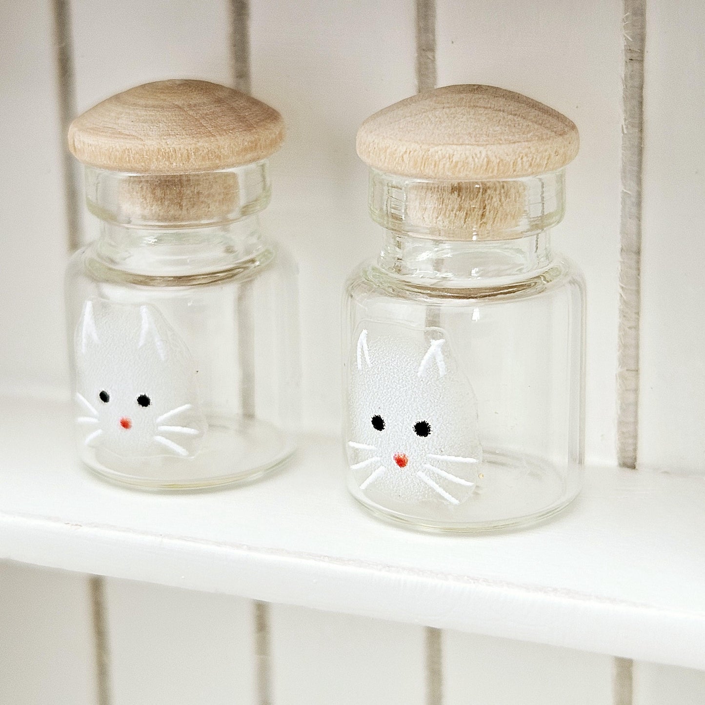 Dolls House White Cat Jars, Set of 2, jars with lids, 12th scale, miniature jar/ vase