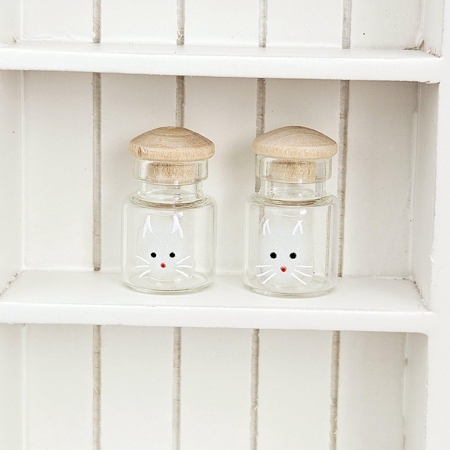 Dolls House White Cat Jars, Set of 2, jars with lids, 12th scale, miniature jar/ vase